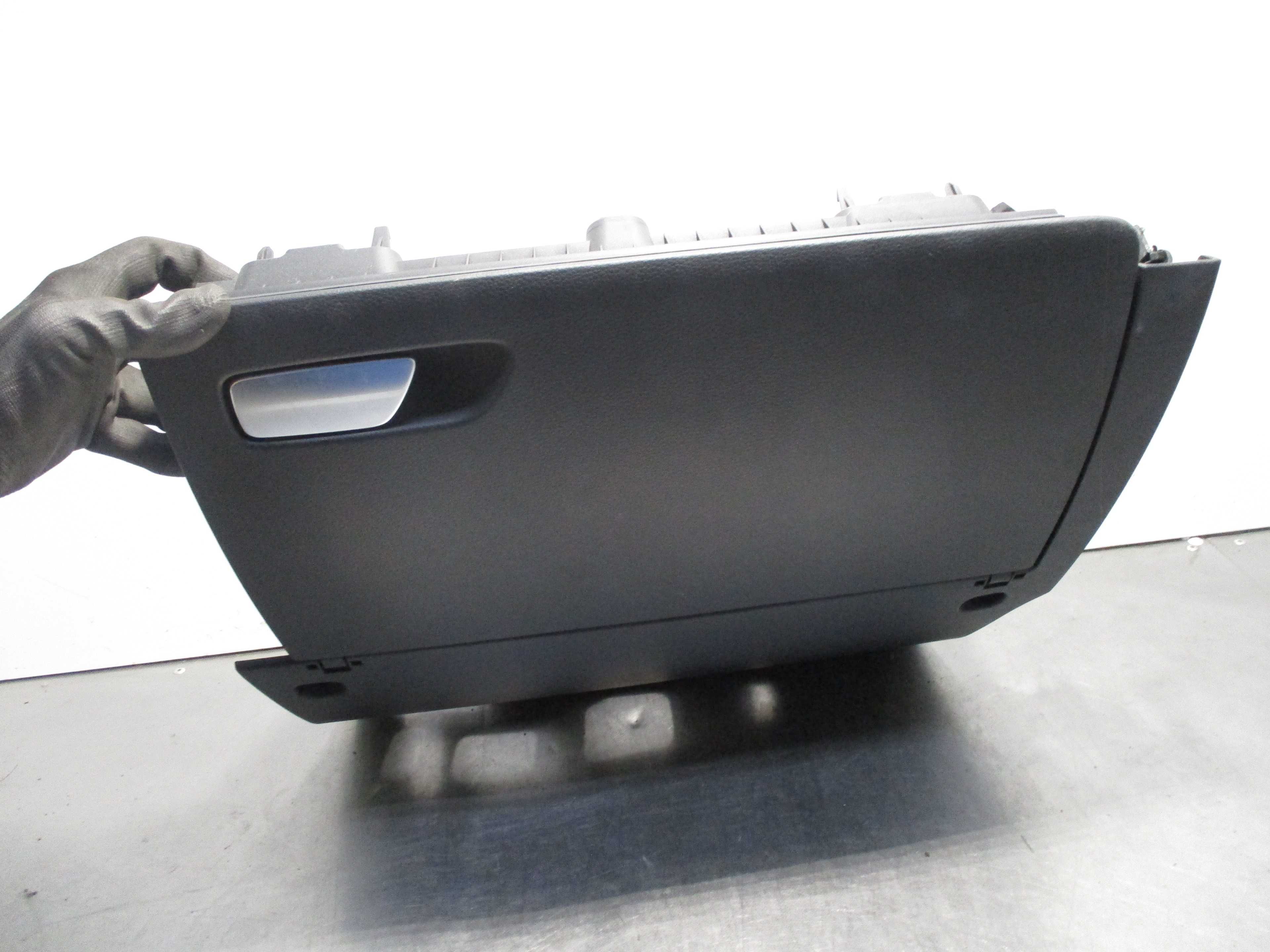 Recambio de guantera para audi a3 sedán (8vm) 30 tdi básico referencia OEM IAM 8V1857035D  