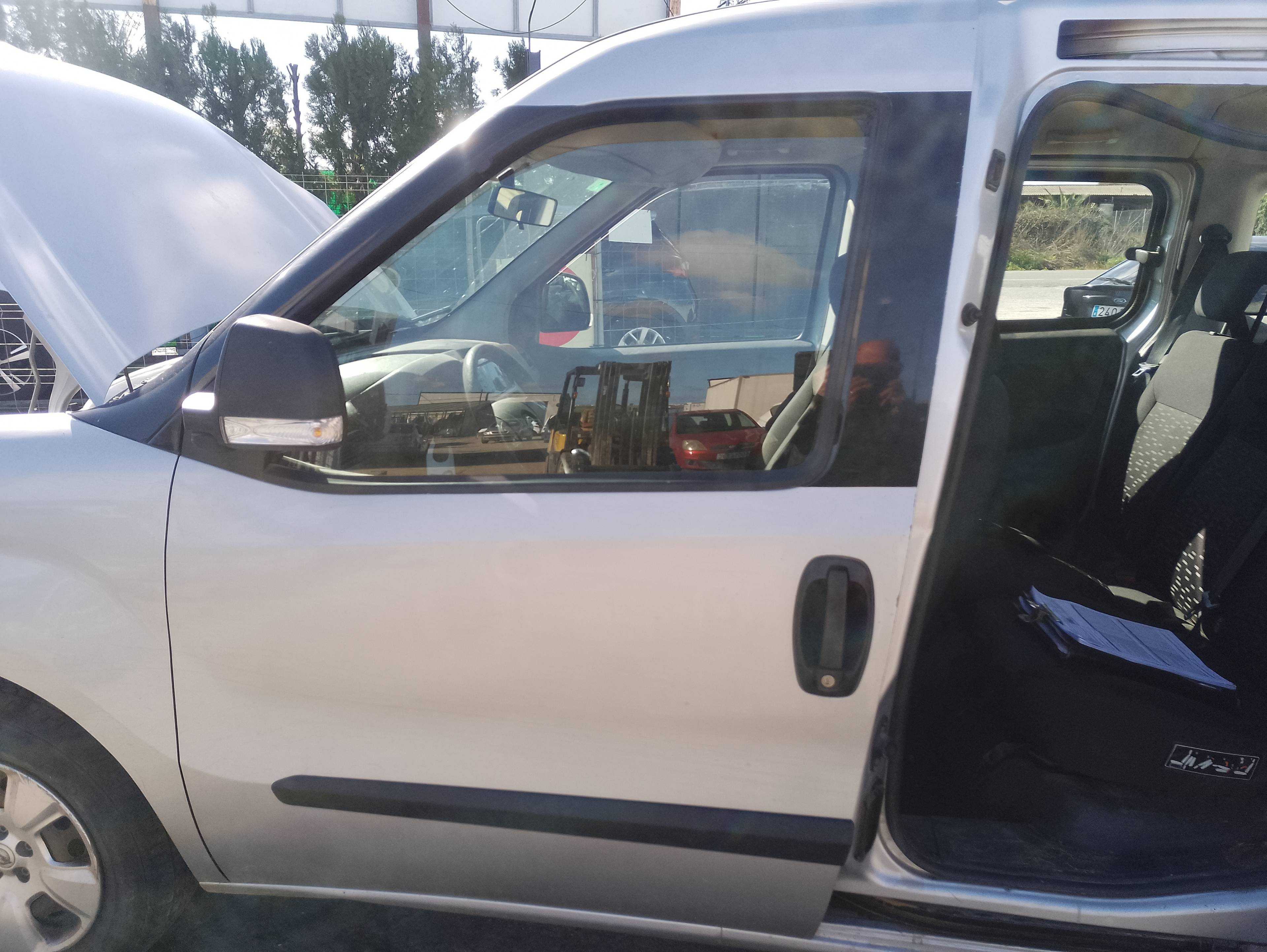Recambio de puerta delantera izquierda para opel combo d expression l1h1 referencia OEM IAM   