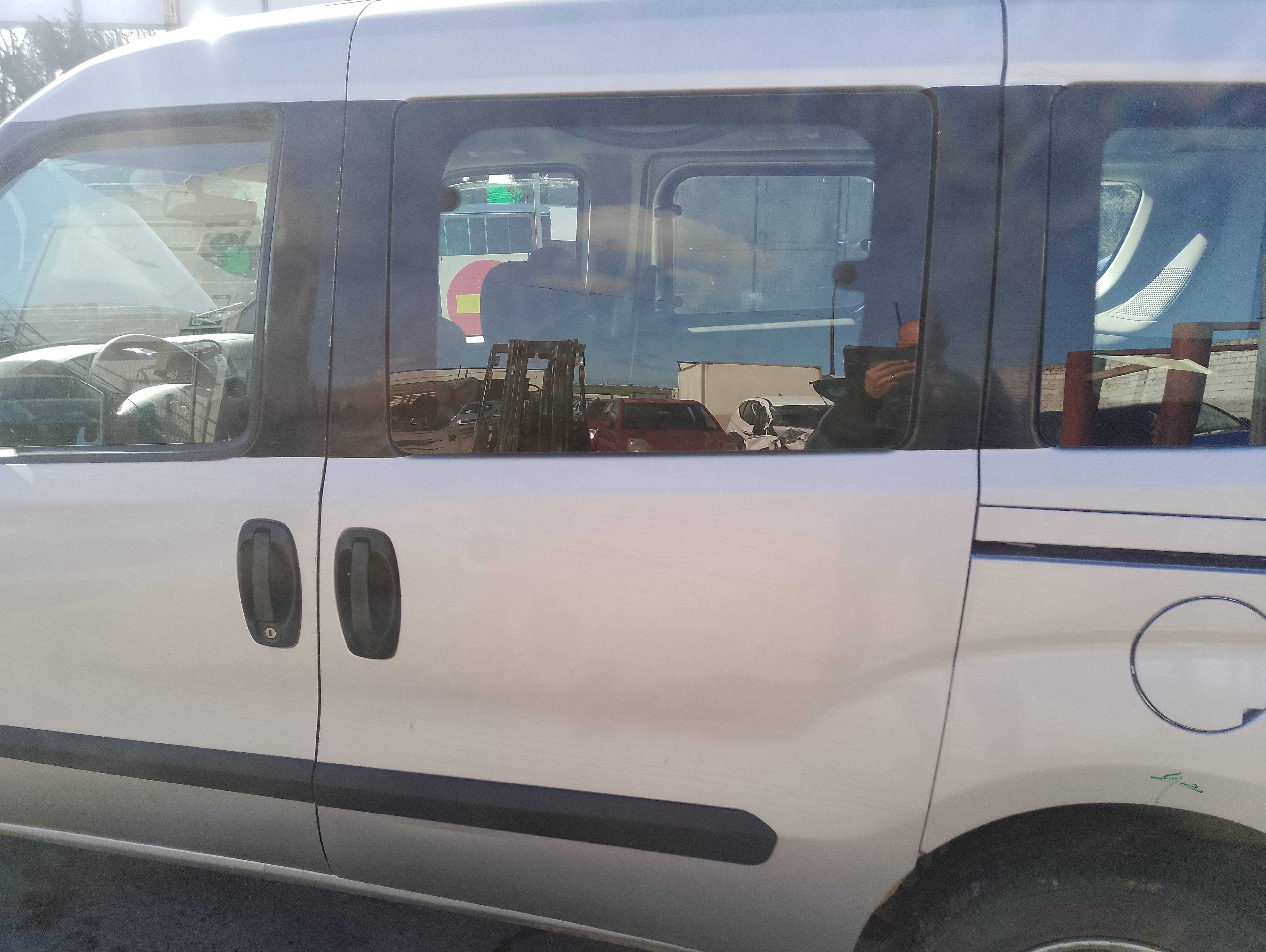 Recambio de puerta lateral corredera izquierda para opel combo d expression l1h1 referencia OEM IAM   