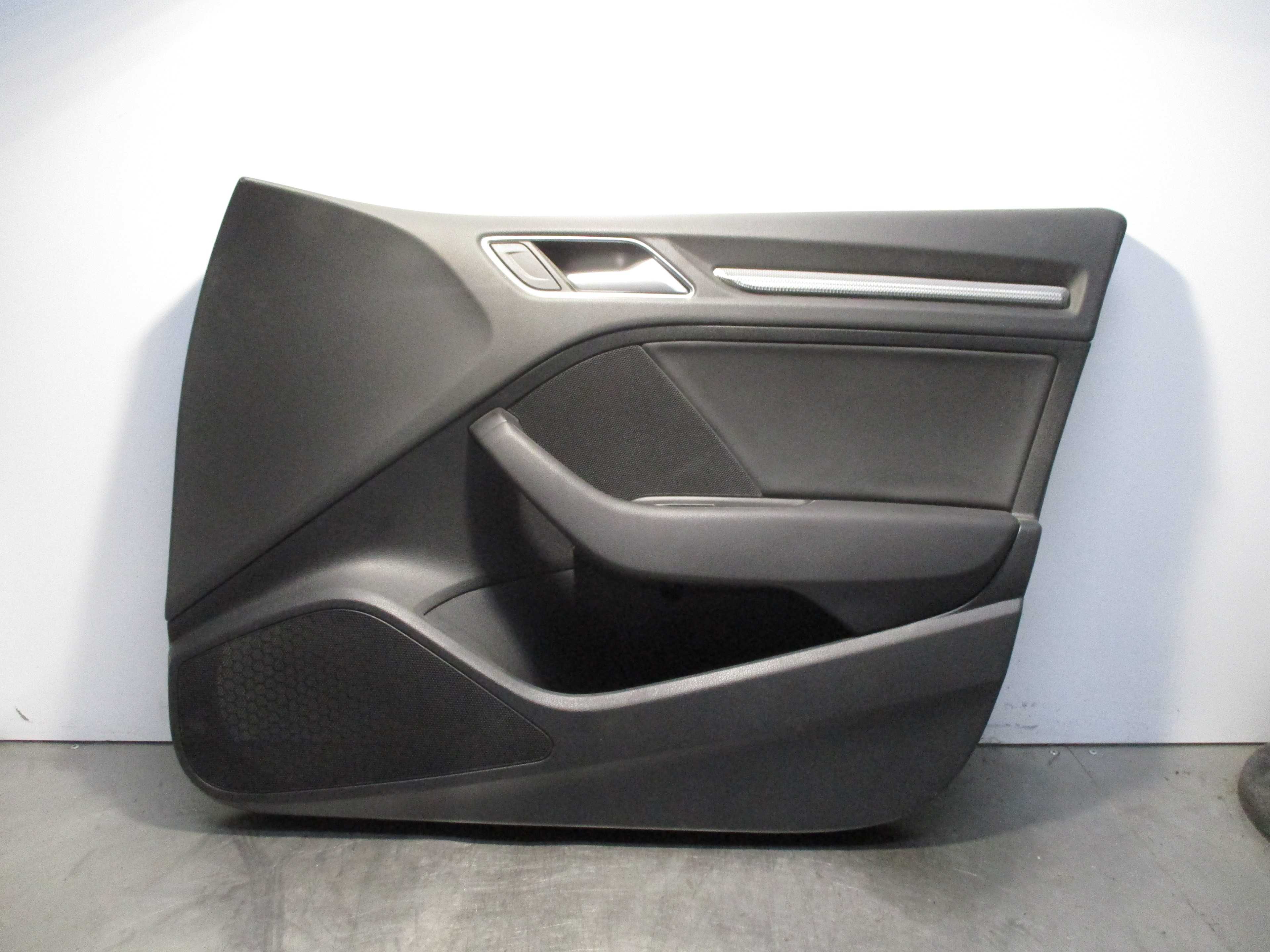 Recambio de guarnecido puerta delantera derecha para audi a3 sedán (8vm) 30 tdi básico referencia OEM IAM 8V4863979A  