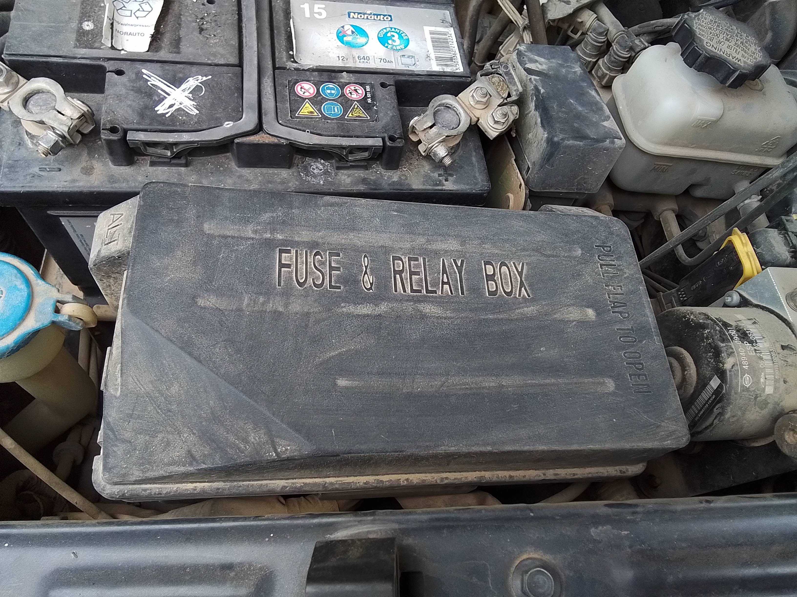Recambio de caja reles / fusibles para ssangyong kyron 2.0 referencia OEM IAM   