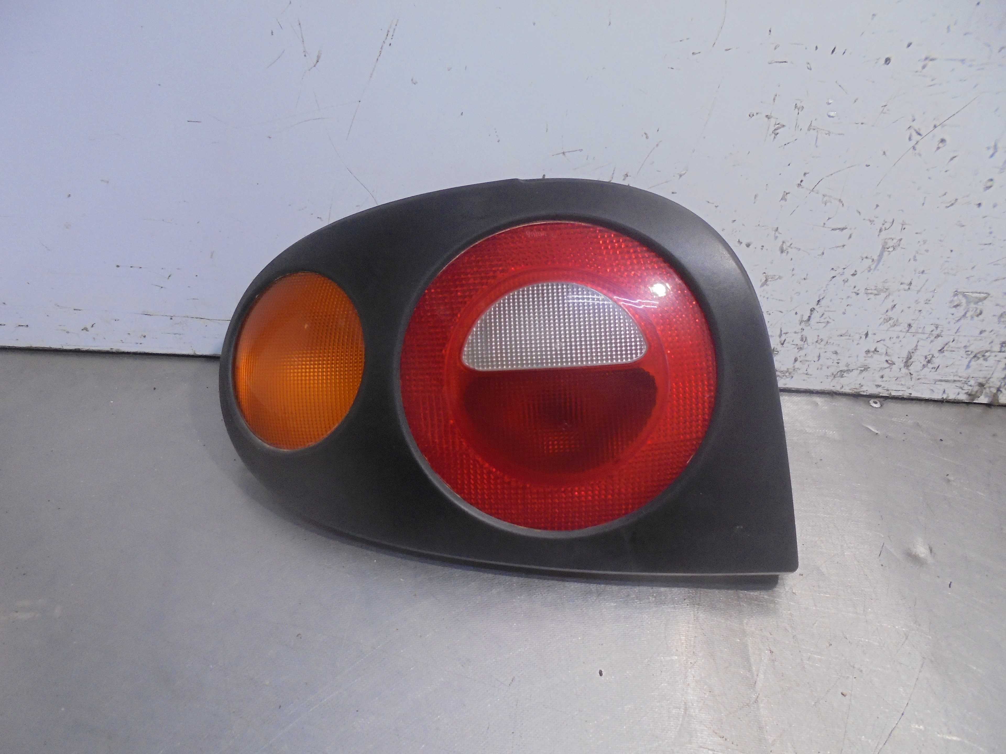 Recambio de piloto trasero izquierdo para renault megane i coach/coupe (da0) 1.6 e (daof) referencia OEM IAM  VALEO 