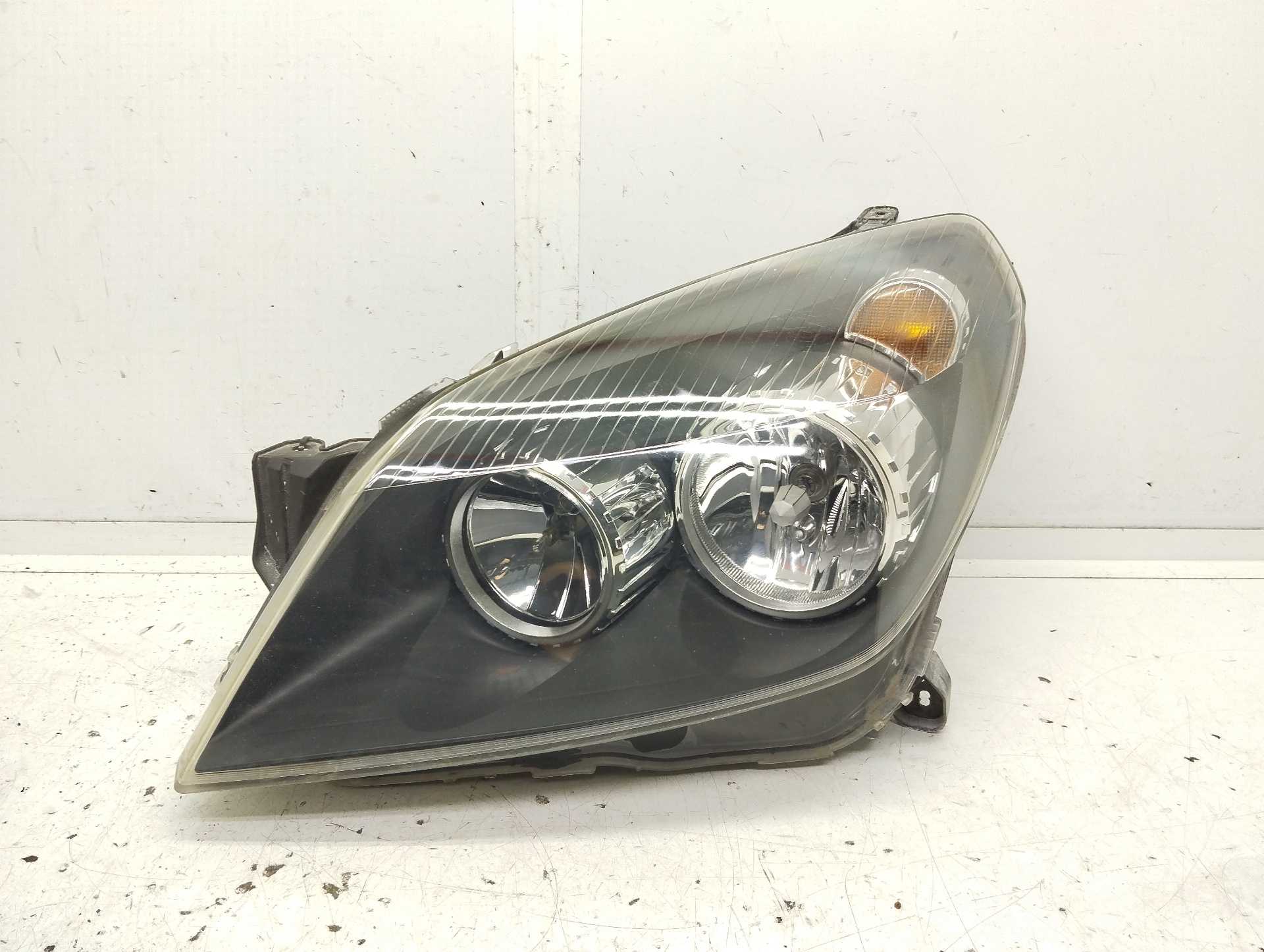 Recambio de faro izquierdo para opel astra gtc cosmo referencia OEM IAM 1G27037001 HELLA 