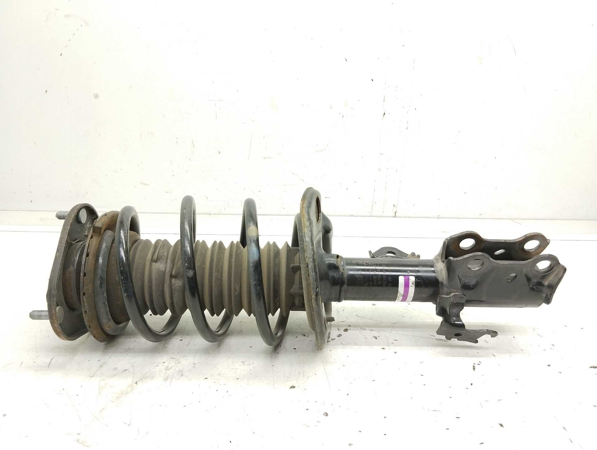 Recambio de amortiguador delantero derecho para toyota auris hybrid active referencia OEM IAM 4851002E00  