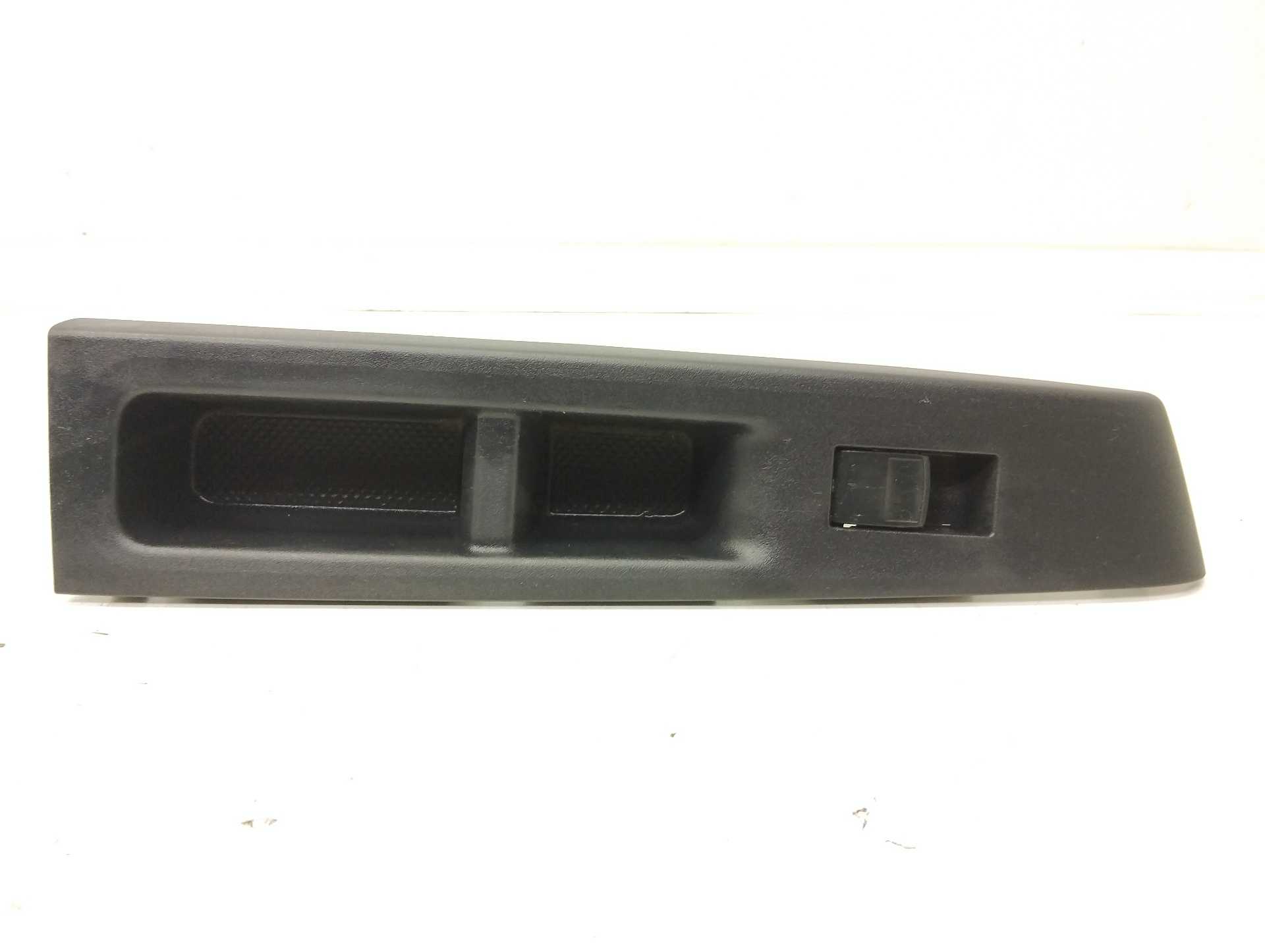 Recambio de mando elevalunas delantero derecho para toyota yaris active hybrid referencia OEM IAM 742310D330  
