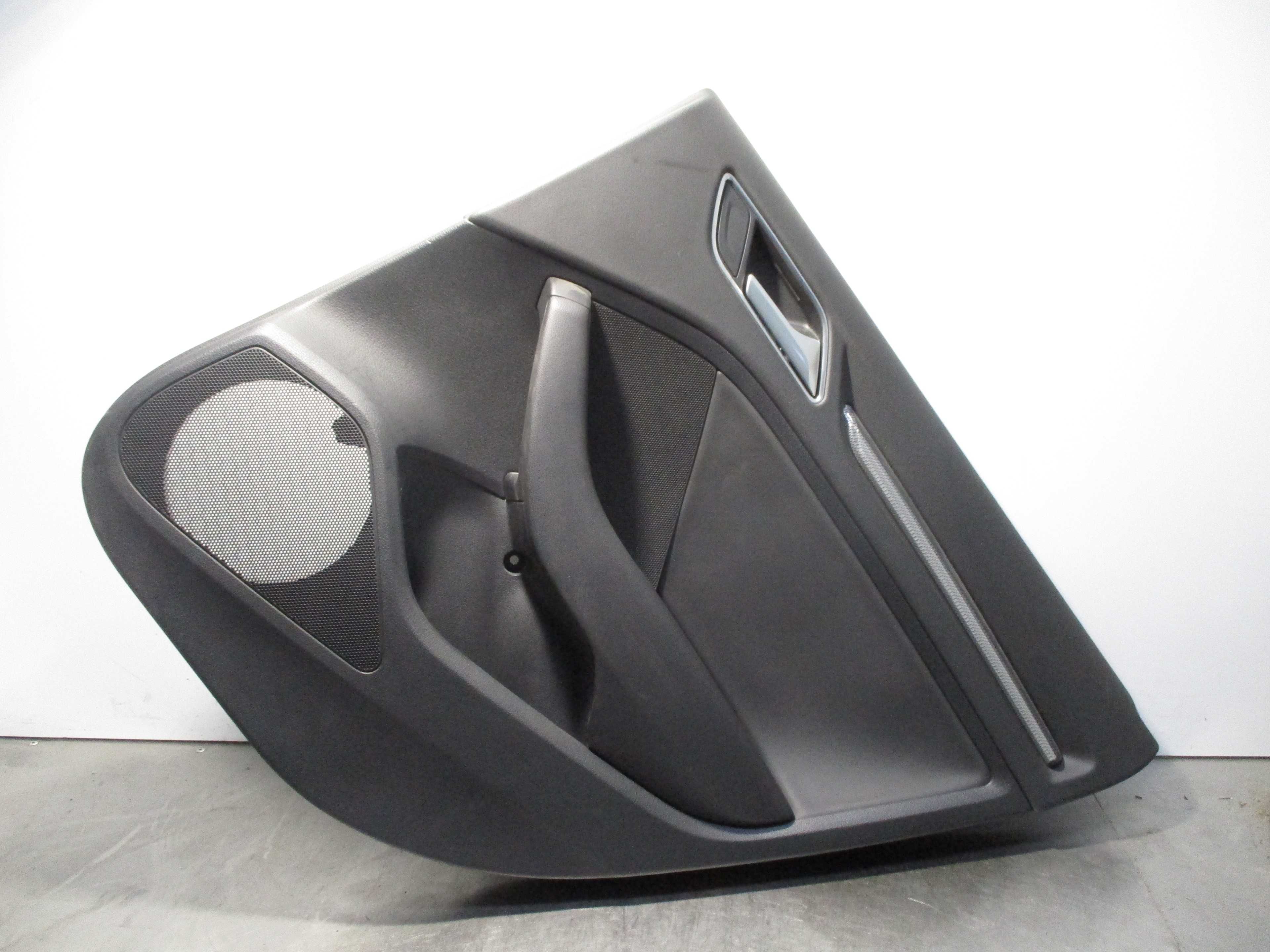 Recambio de guarnecido puerta trasera derecha para audi a3 sedán (8vm) 30 tdi básico referencia OEM IAM 8V4863981B  