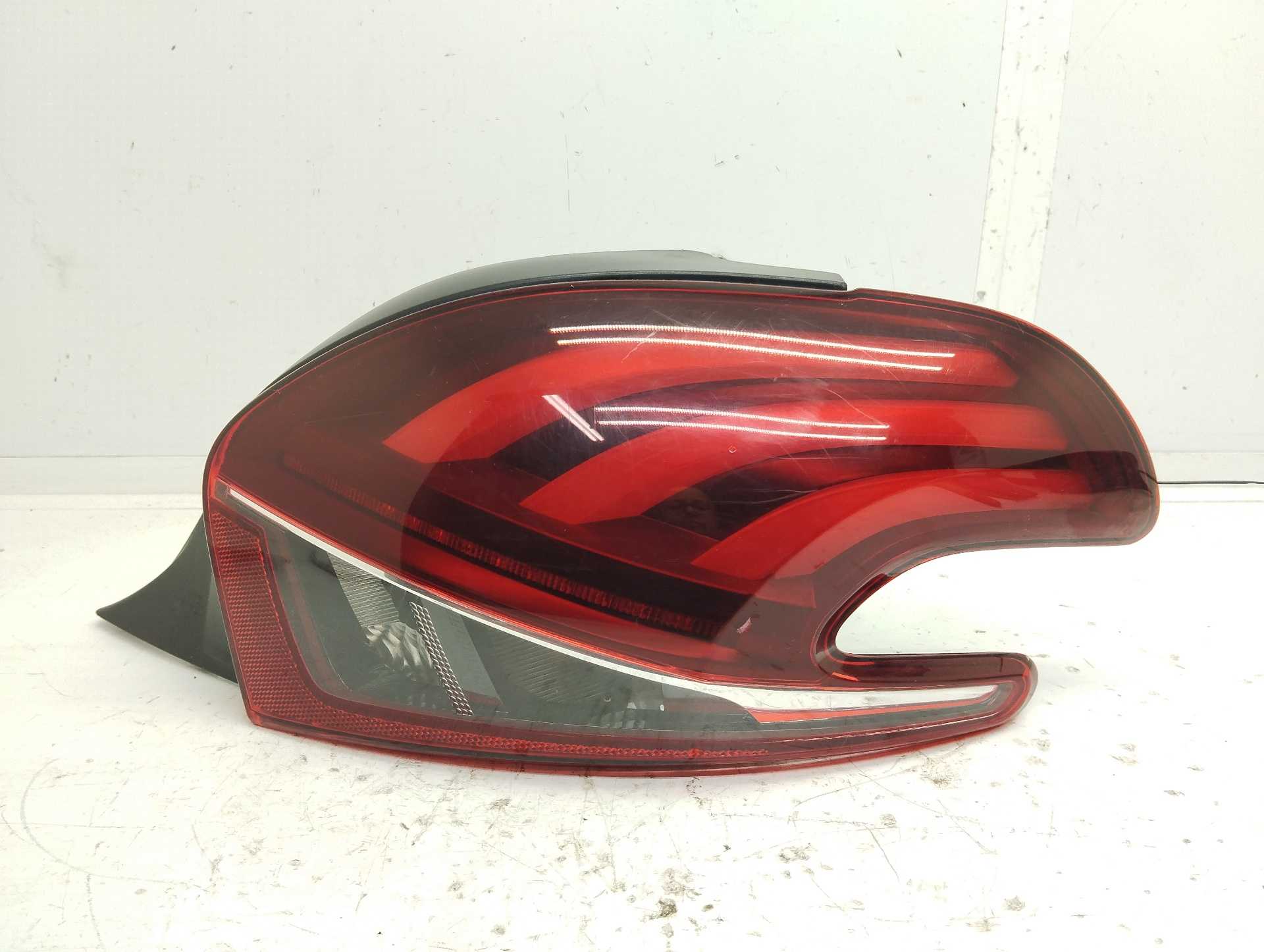 Recambio de piloto trasero derecho para peugeot 208 style referencia OEM IAM 001970320 9810430580 