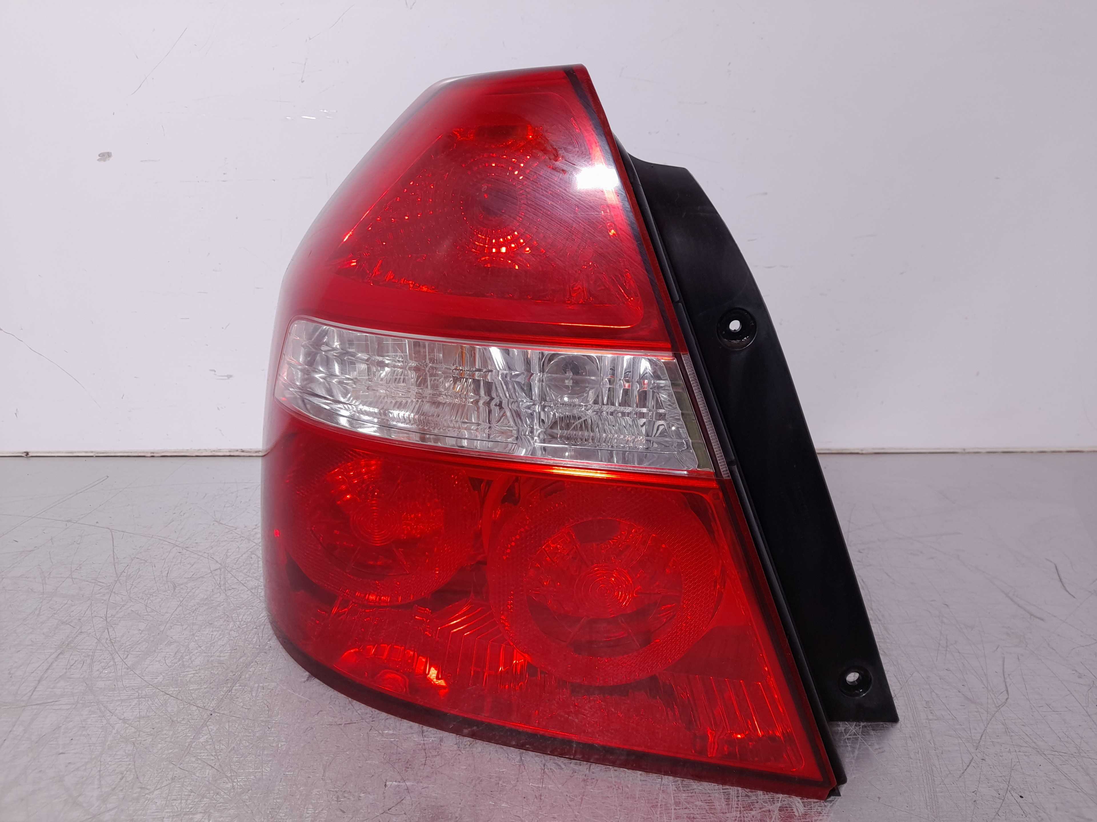 Recambio de piloto trasero izquierdo para chevrolet aveo 1.4 cat referencia OEM IAM 200610L  