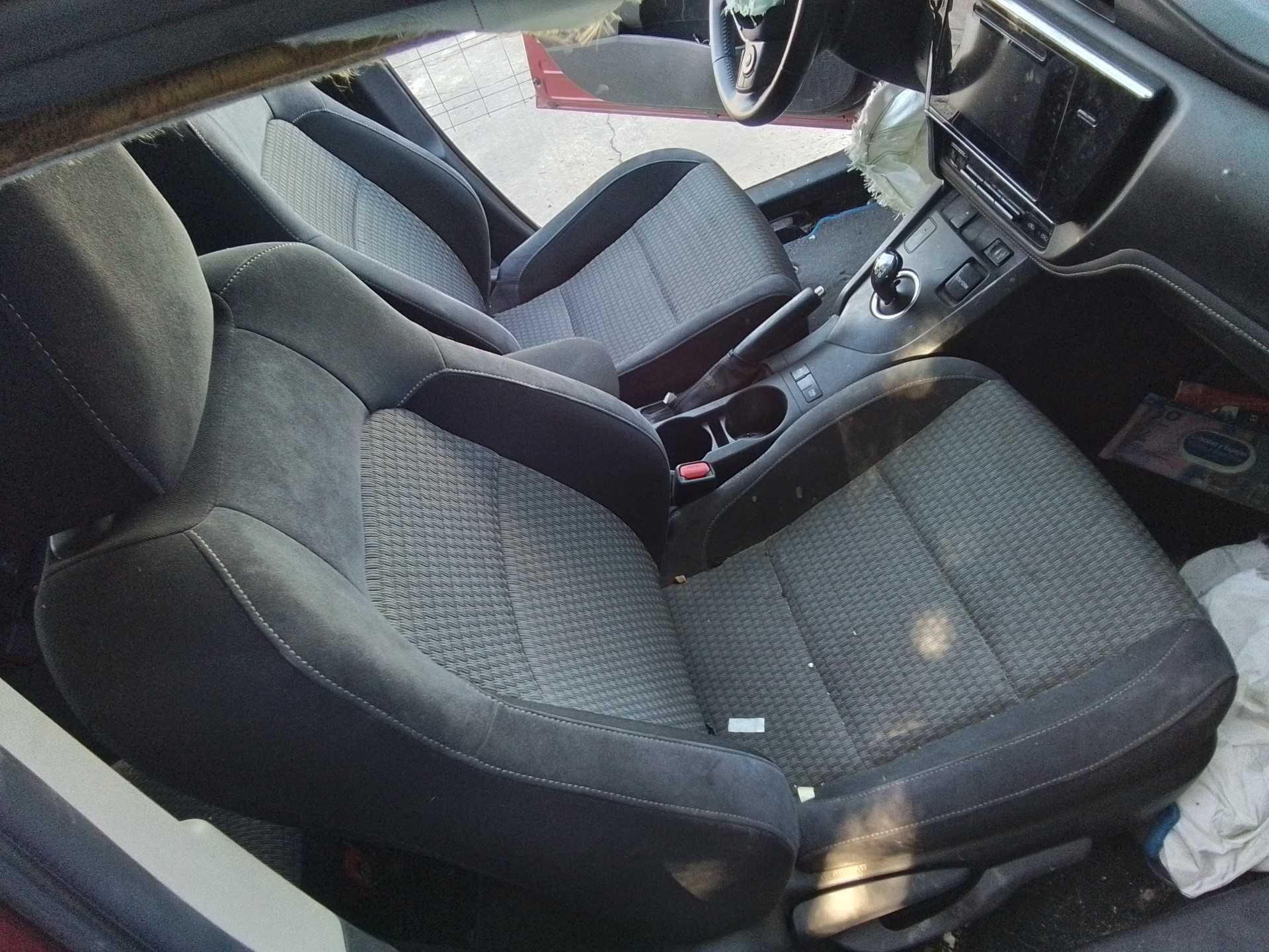 Recambio de asiento delantero derecho para toyota auris hybrid active referencia OEM IAM   