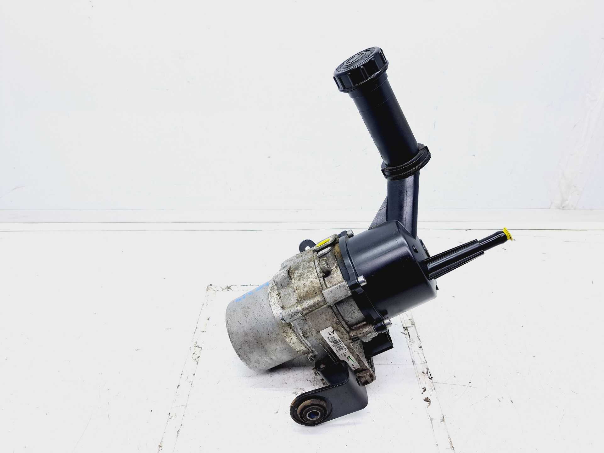 Recambio de bomba servodireccion para citroën c4 lim. live referencia OEM IAM 9813547780  