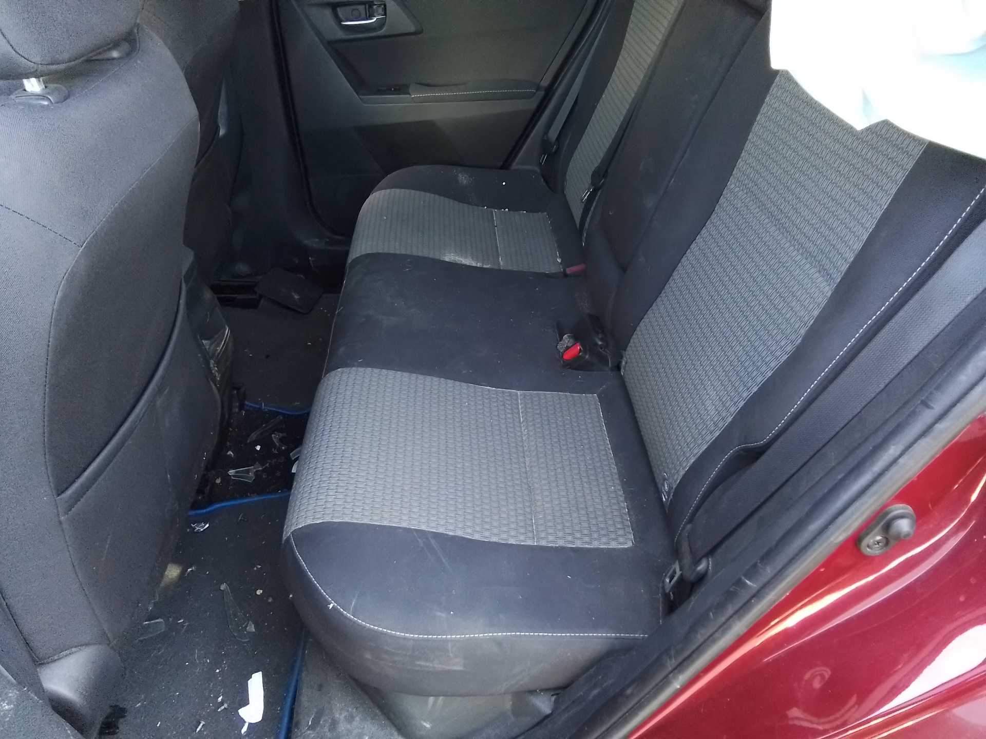 Recambio de asientos traseros para toyota auris hybrid active referencia OEM IAM   