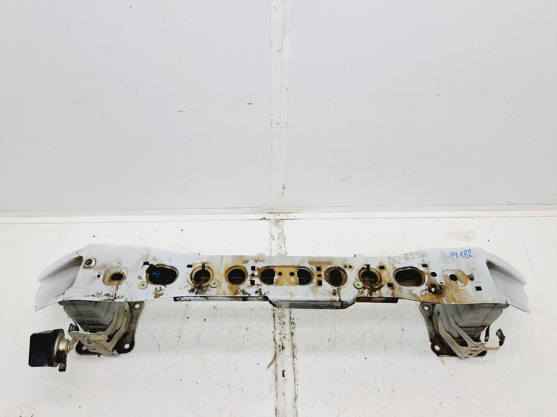 Recambio de refuerzo paragolpes delantero para ford transit connect kombi trend largo referencia OEM IAM  2453533 2437422
