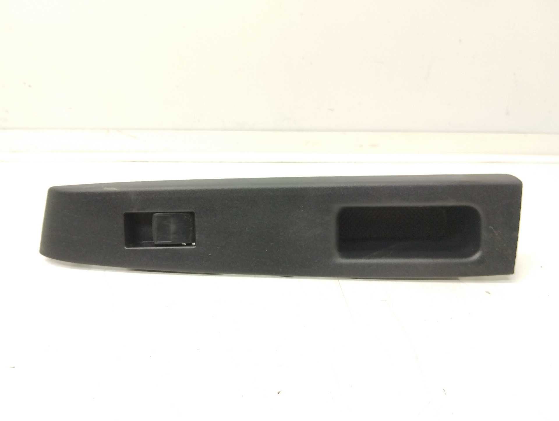 Recambio de mando elevalunas trasero izquierdo para toyota yaris active hybrid referencia OEM IAM 742720D110  