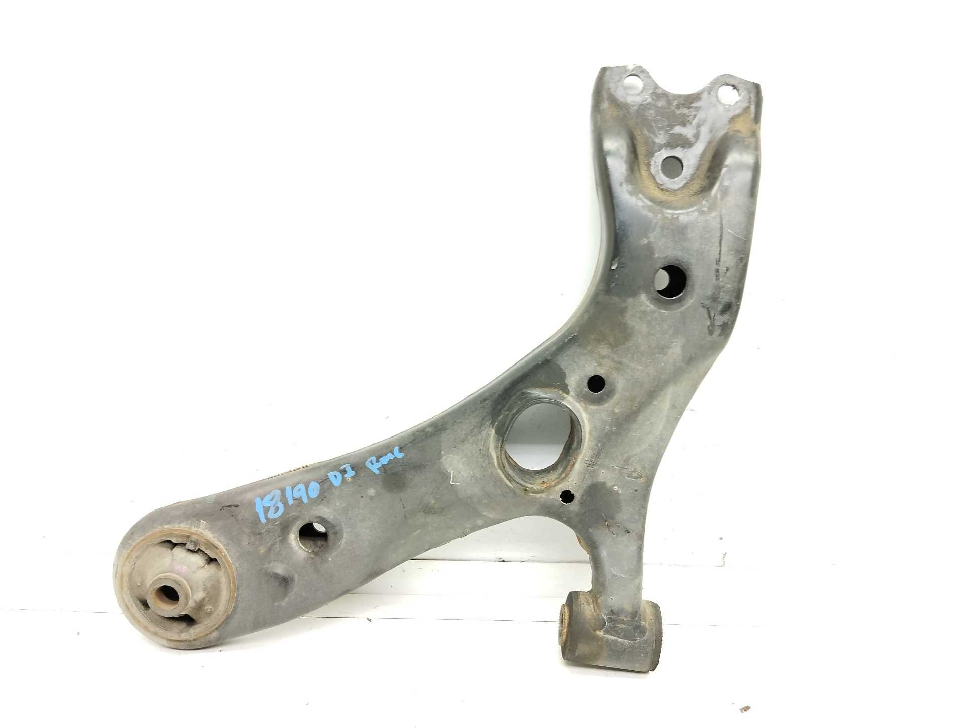 Recambio de brazo suspension inferior delantero izquierdo para toyota auris hybrid active referencia OEM IAM   