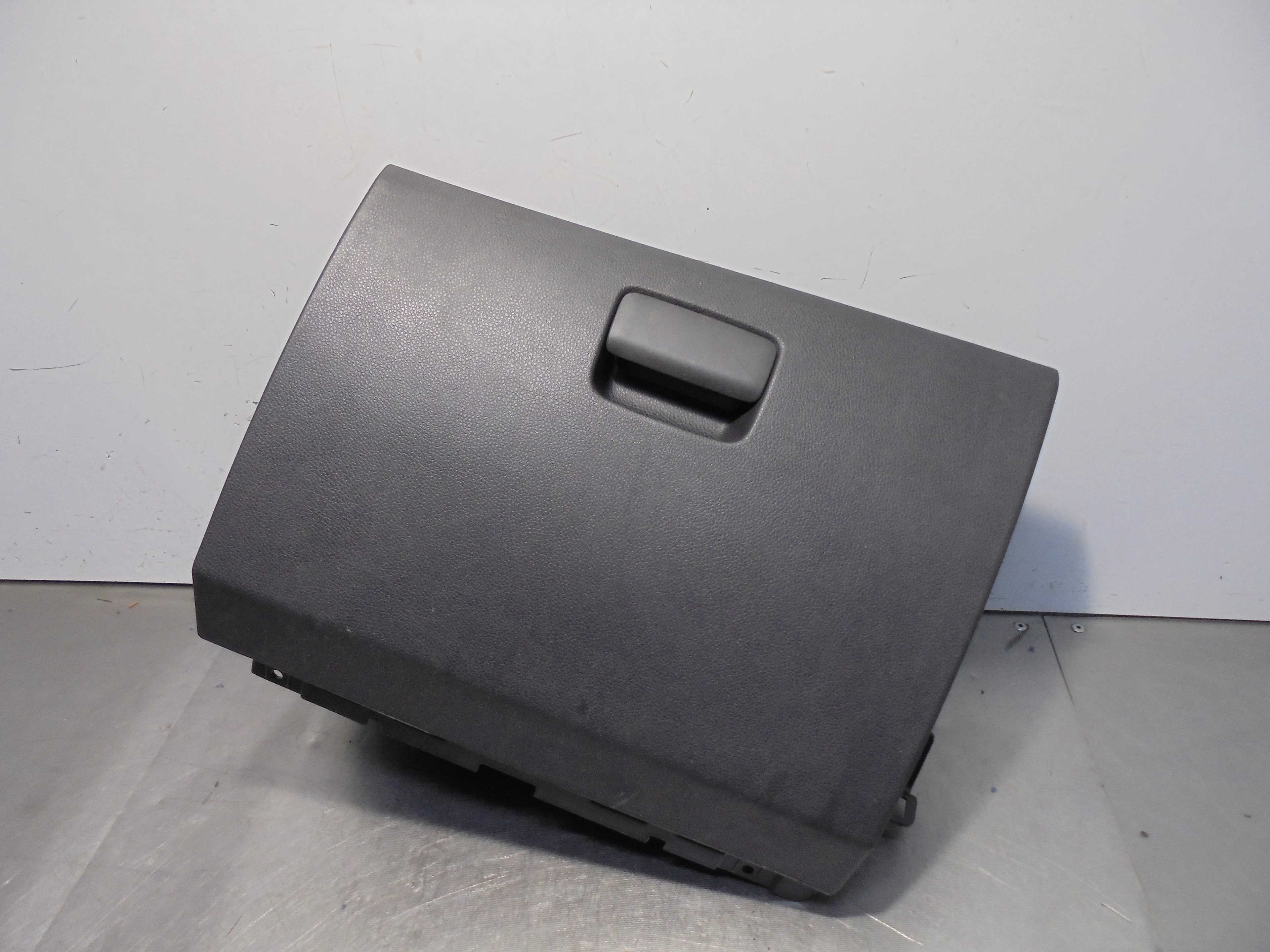 Recambio de guantera para mercedes-benz clase cla (w117) cla 220 cdi (117.303) referencia OEM IAM A17668086009H68  