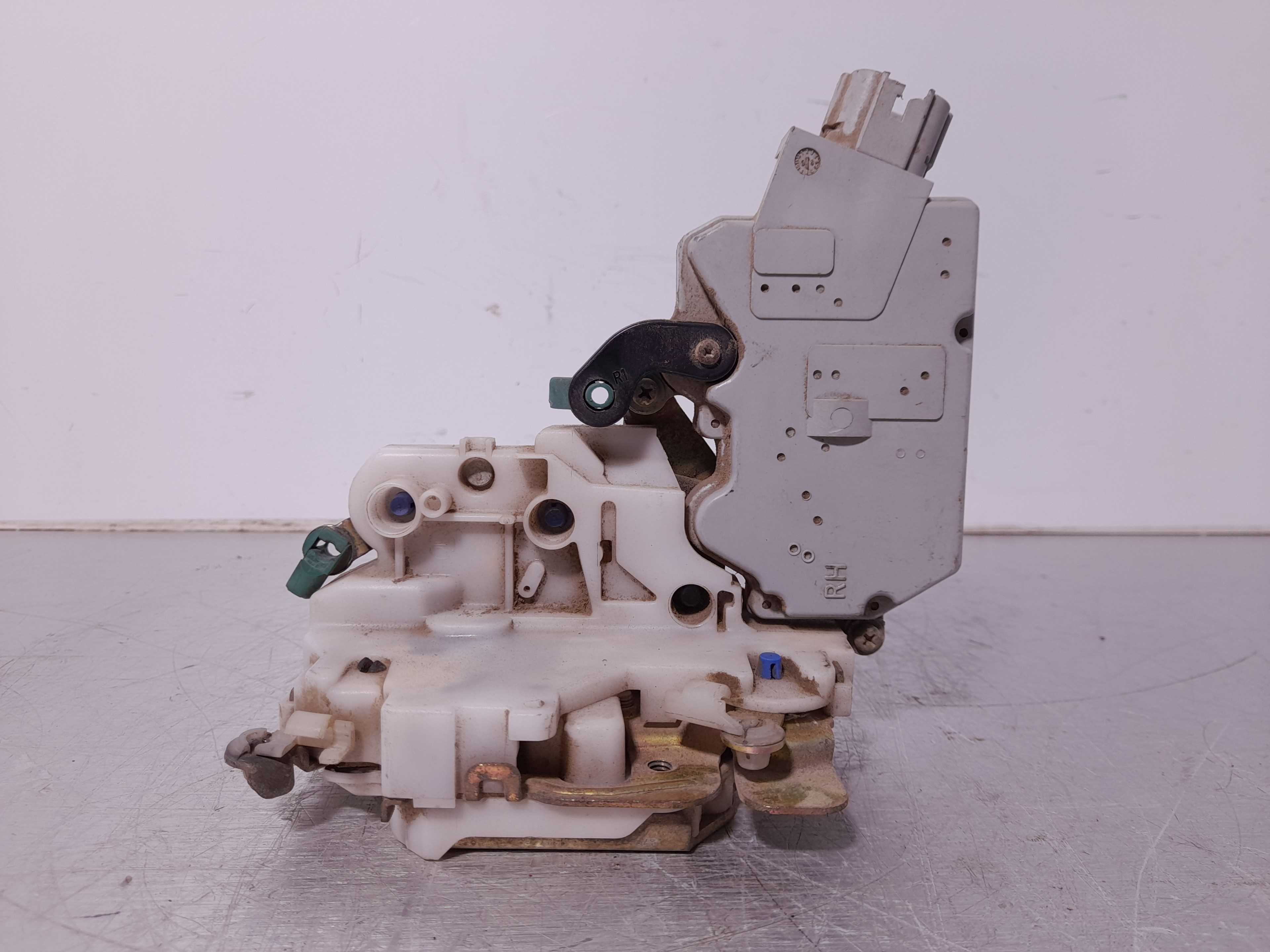 Recambio de cerradura puerta delantera derecha para nissan primera berlina (p11) 1.6 16v cat referencia OEM IAM   