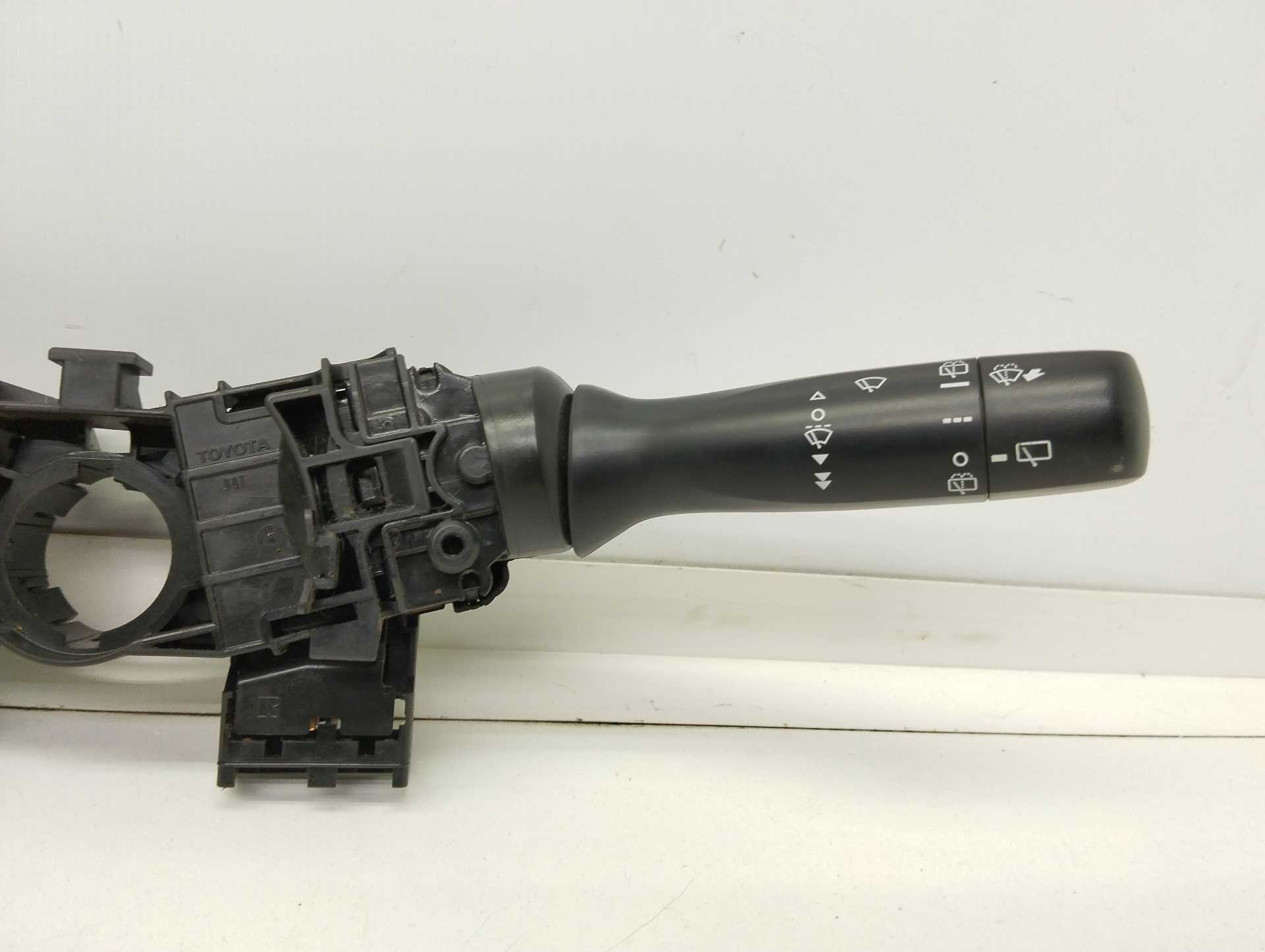 Recambio de mando limpia para toyota yaris active hybrid referencia OEM IAM 17F144 846520D180 