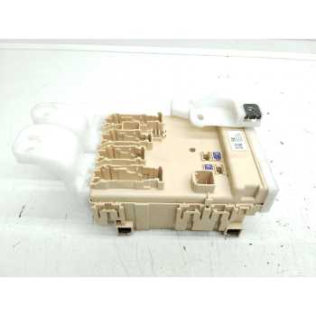 Recambio de caja reles / fusibles para toyota auris hybrid active referencia OEM IAM 8922102480 8273012X81 