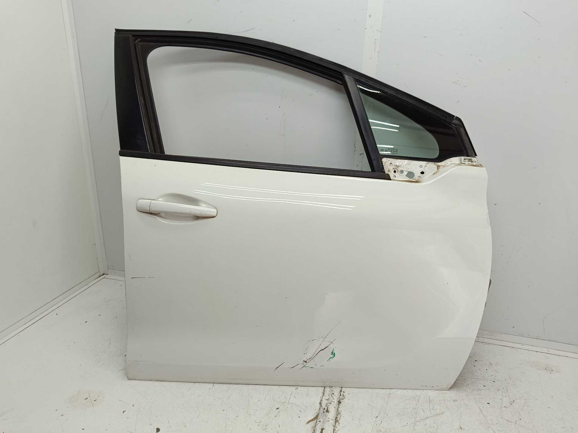 Recambio de puerta delantera derecha para peugeot 208 style referencia OEM IAM  9807820680 
