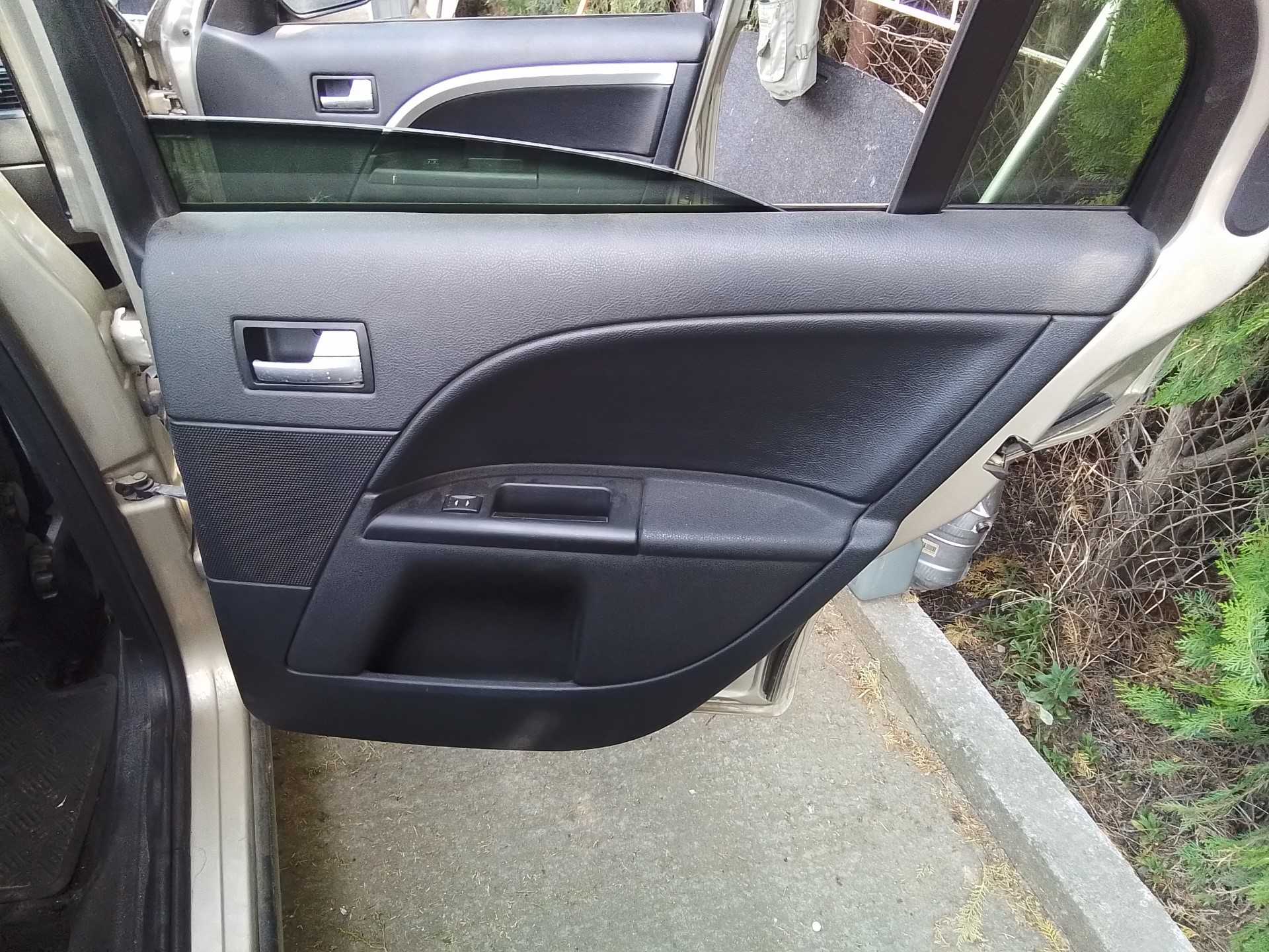 Recambio de guarnecido puerta trasera derecha para ford mondeo berlina (ge) referencia OEM IAM   