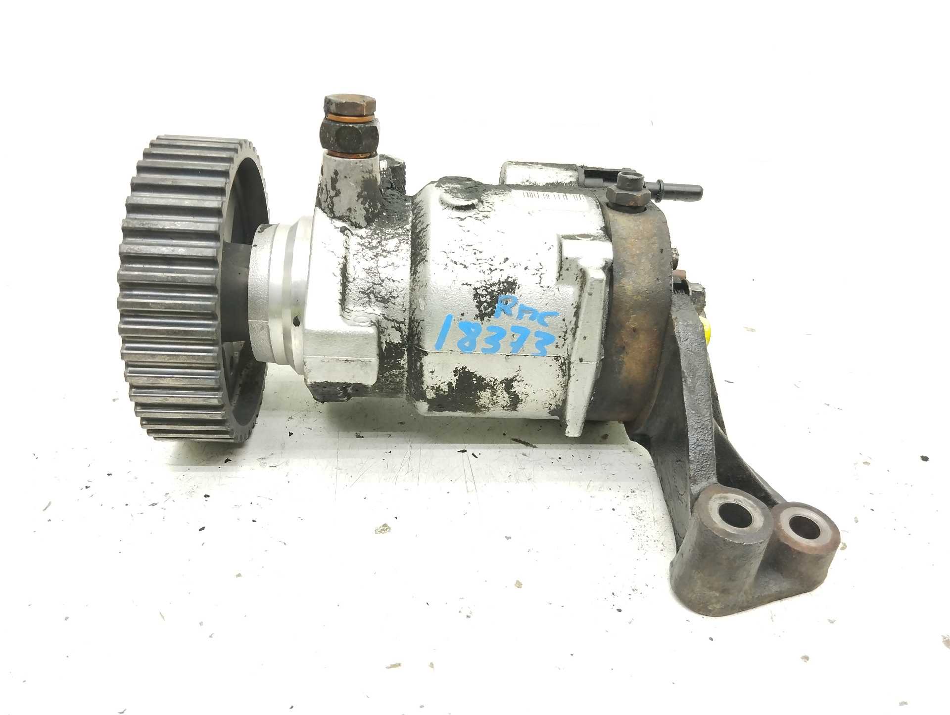 Recambio de bomba inyeccion para kia carnival ii 2.9 cdri ex referencia OEM IAM 9303104B  