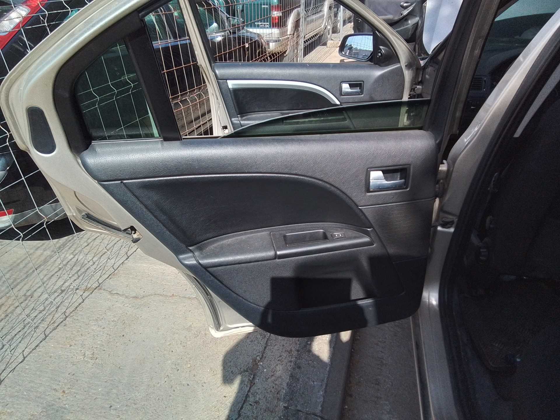 Recambio de guarnecido puerta trasera izquierda para ford mondeo berlina (ge) referencia OEM IAM   
