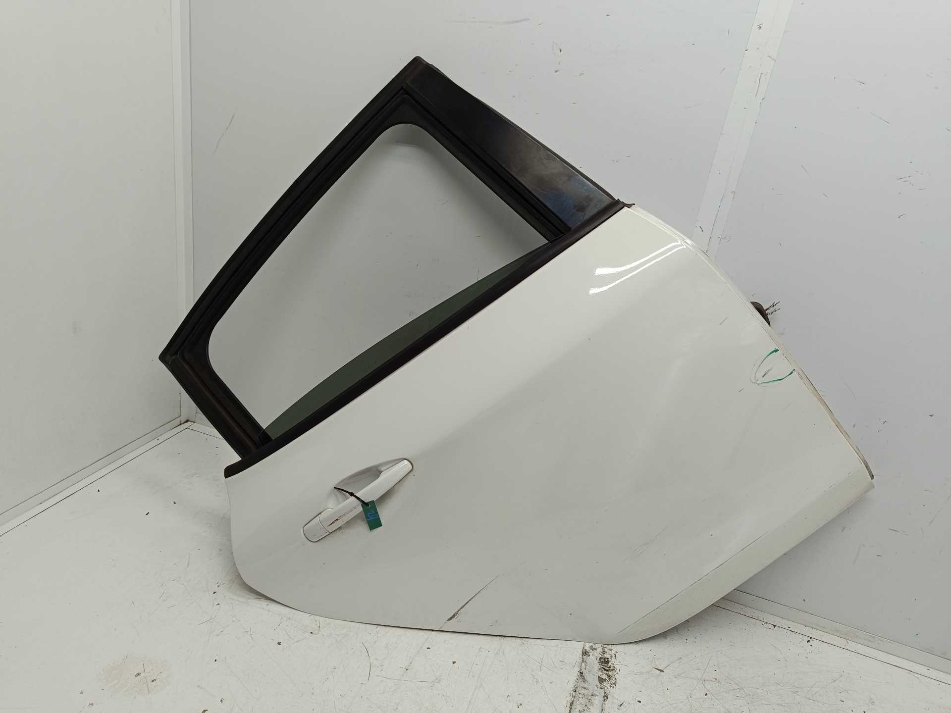 Recambio de puerta trasera derecha para peugeot 208 style referencia OEM IAM  9671907480 
