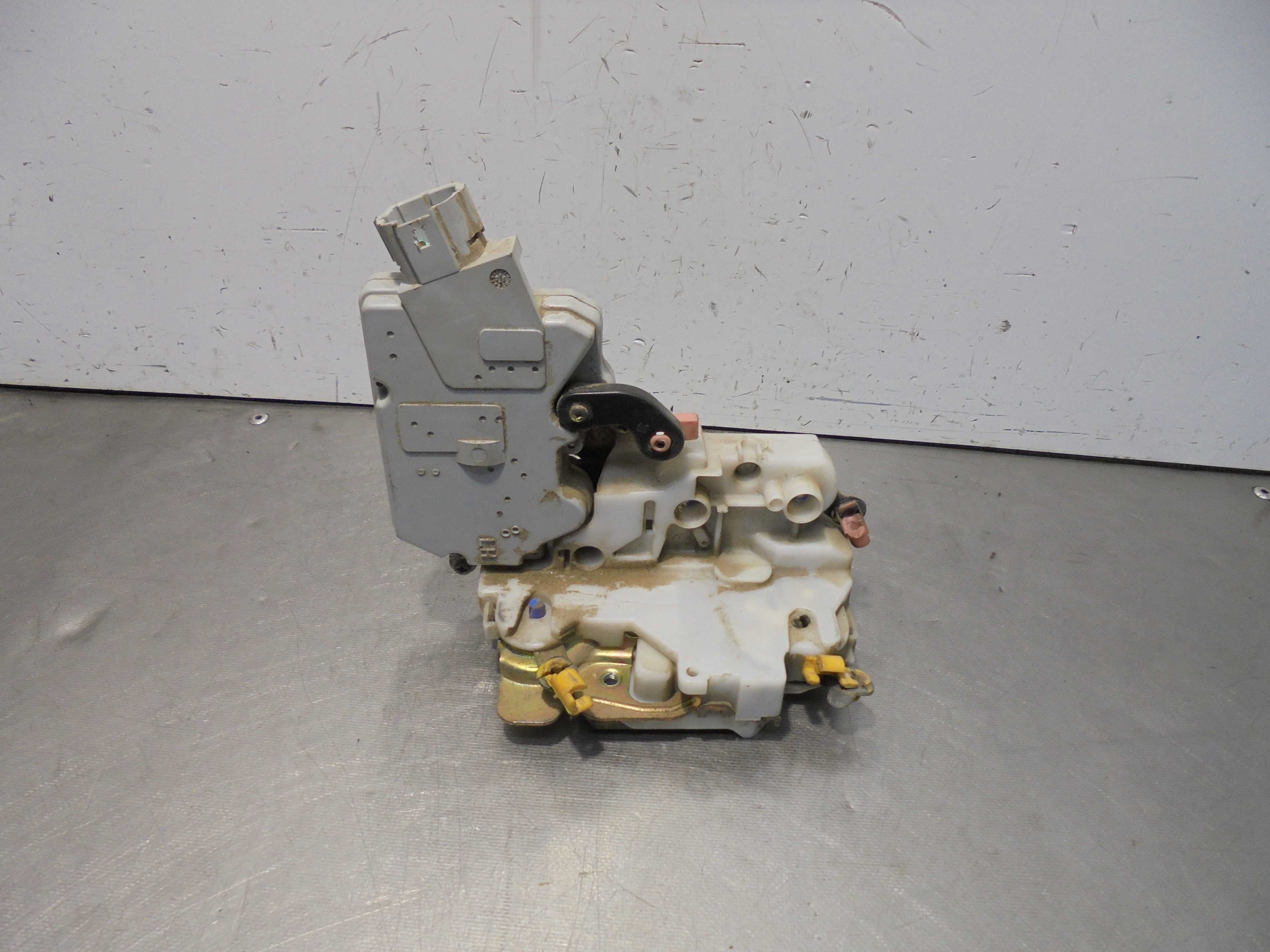 Recambio de cerradura puerta delantera izquierda para nissan primera berlina (p11) 1.6 16v cat referencia OEM IAM   