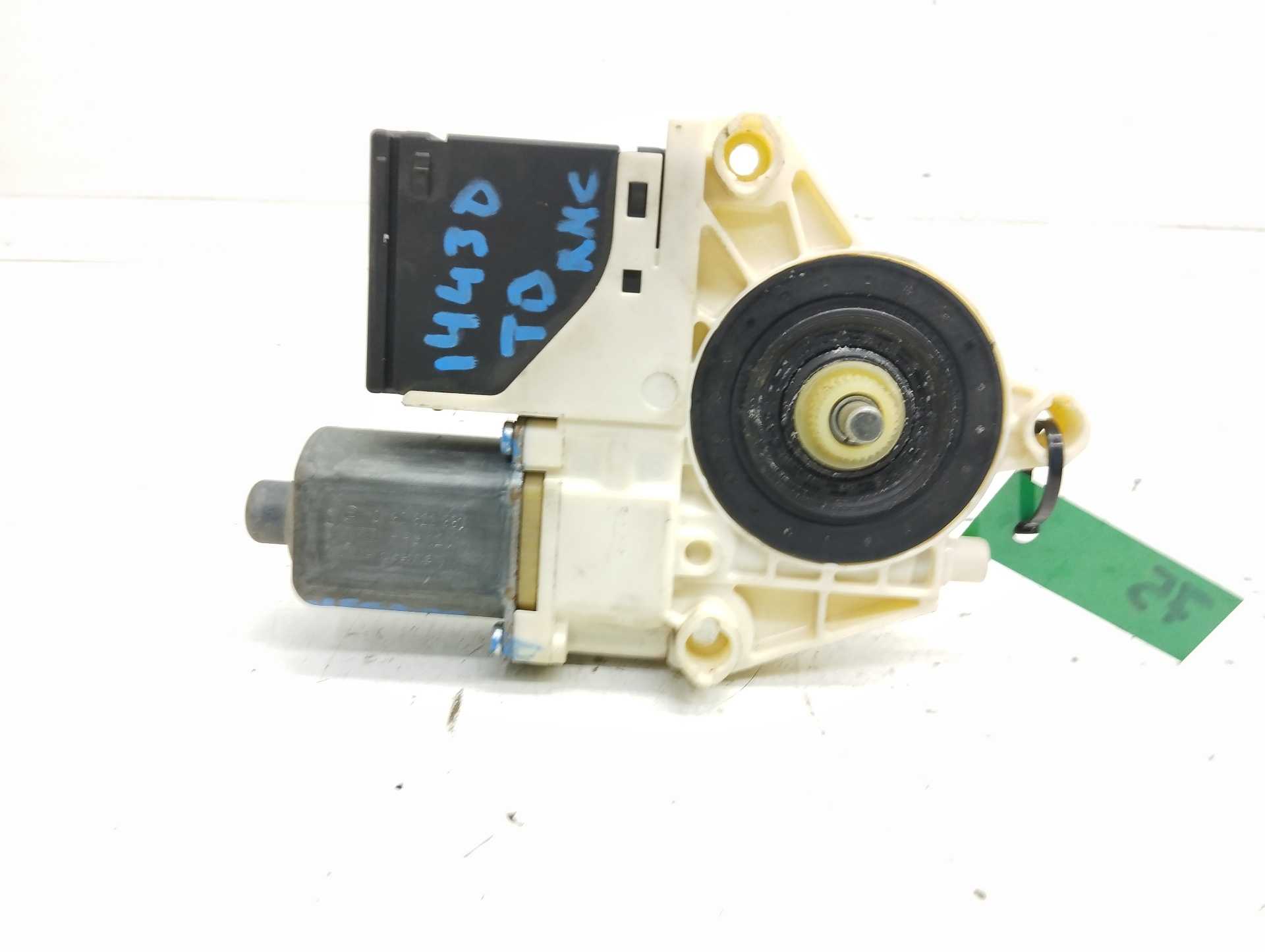 Recambio de motor elevalunas trasero derecho para renault megane iii coupe bose edition referencia OEM IAM 827300003R BROSE 