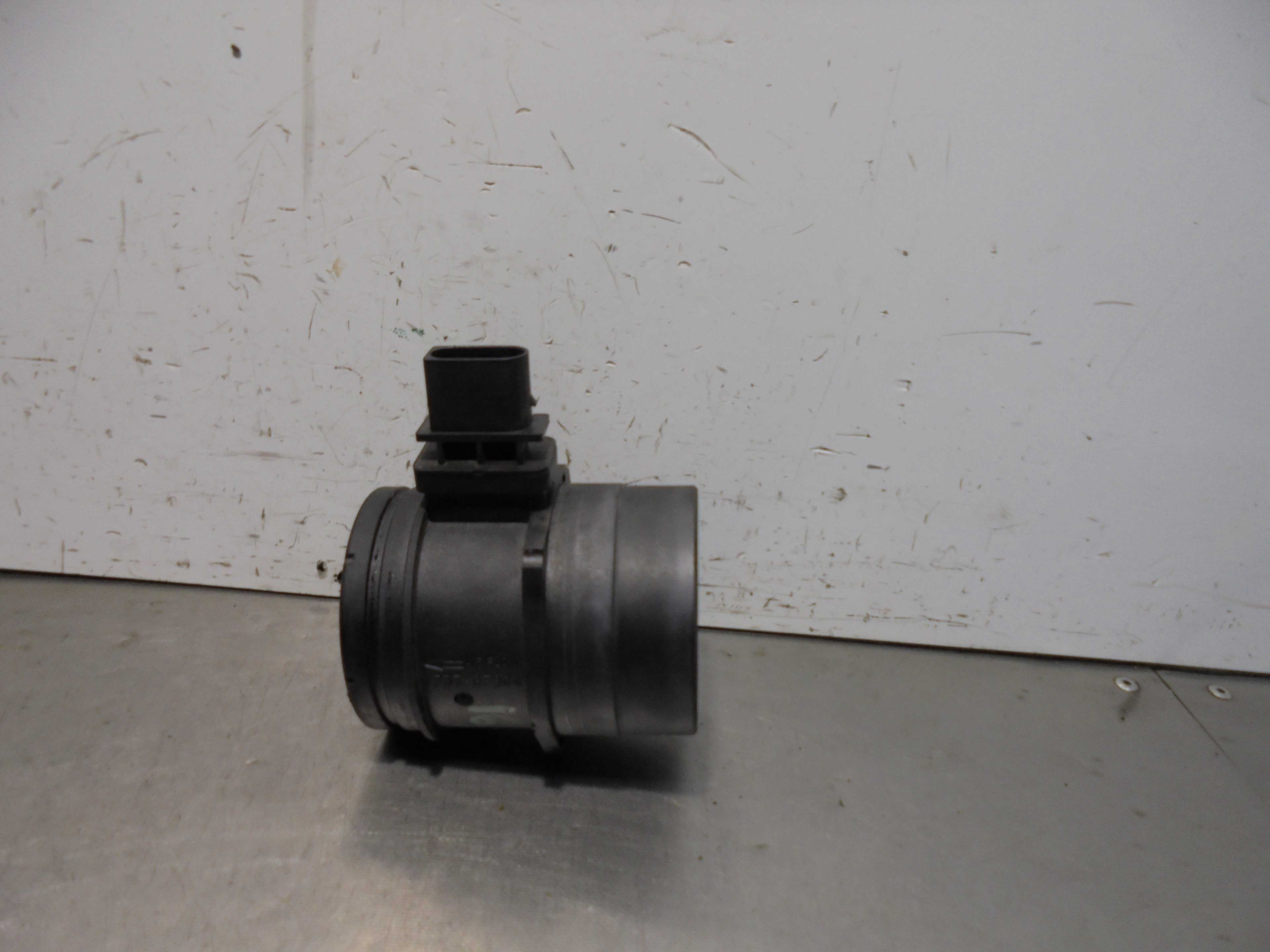 Recambio de caudalimetro para bmw serie 1 berlina (e81/e87) 2.0 16v referencia OEM IAM 8509724  