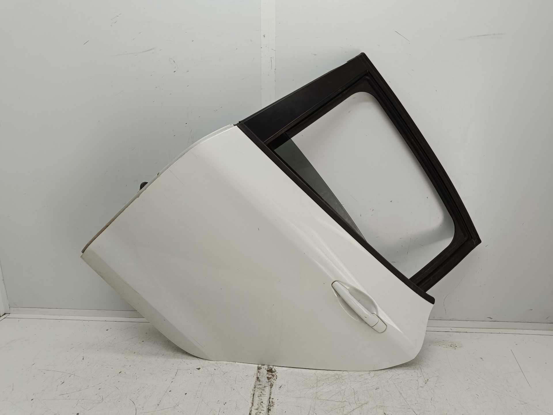 Recambio de puerta trasera izquierda para peugeot 208 style referencia OEM IAM  9671907580 