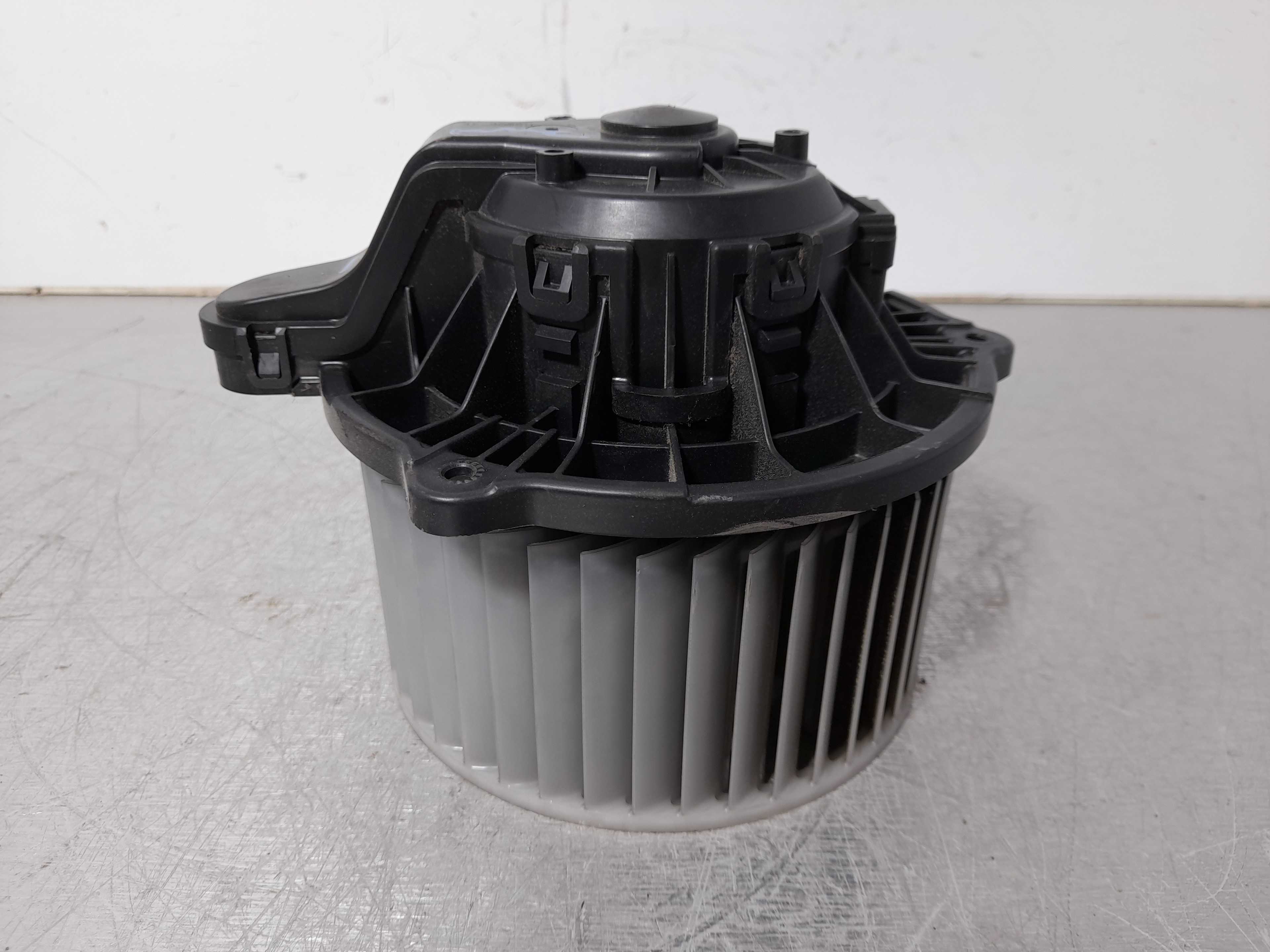 Recambio de motor calefaccion para kia carens ( ) basic referencia OEM IAM 0053B2474 BOSCH 