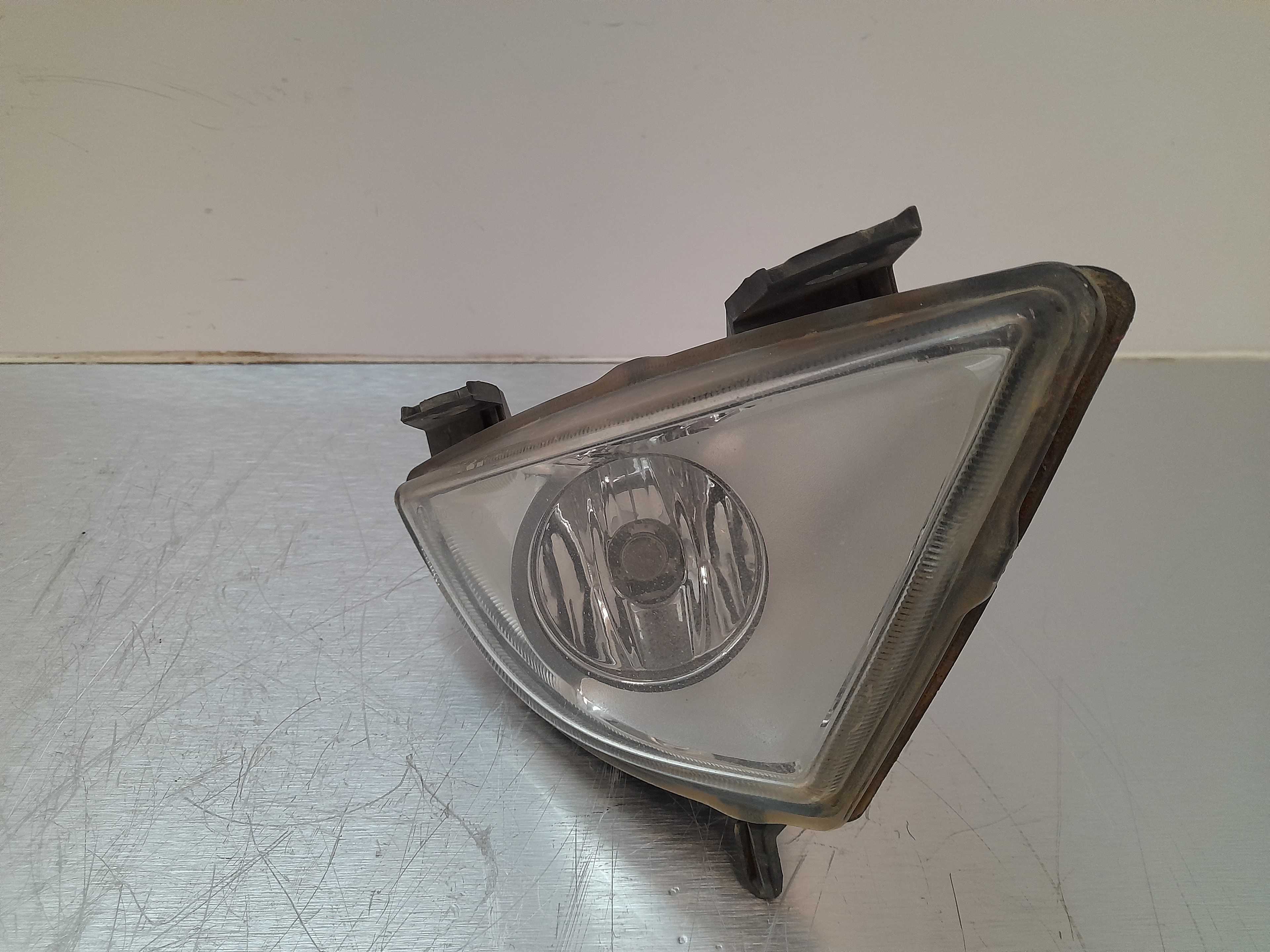 Recambio de faro antiniebla derecho para ford fiesta (cbk) ambiente referencia OEM IAM 89202182 VALEO 