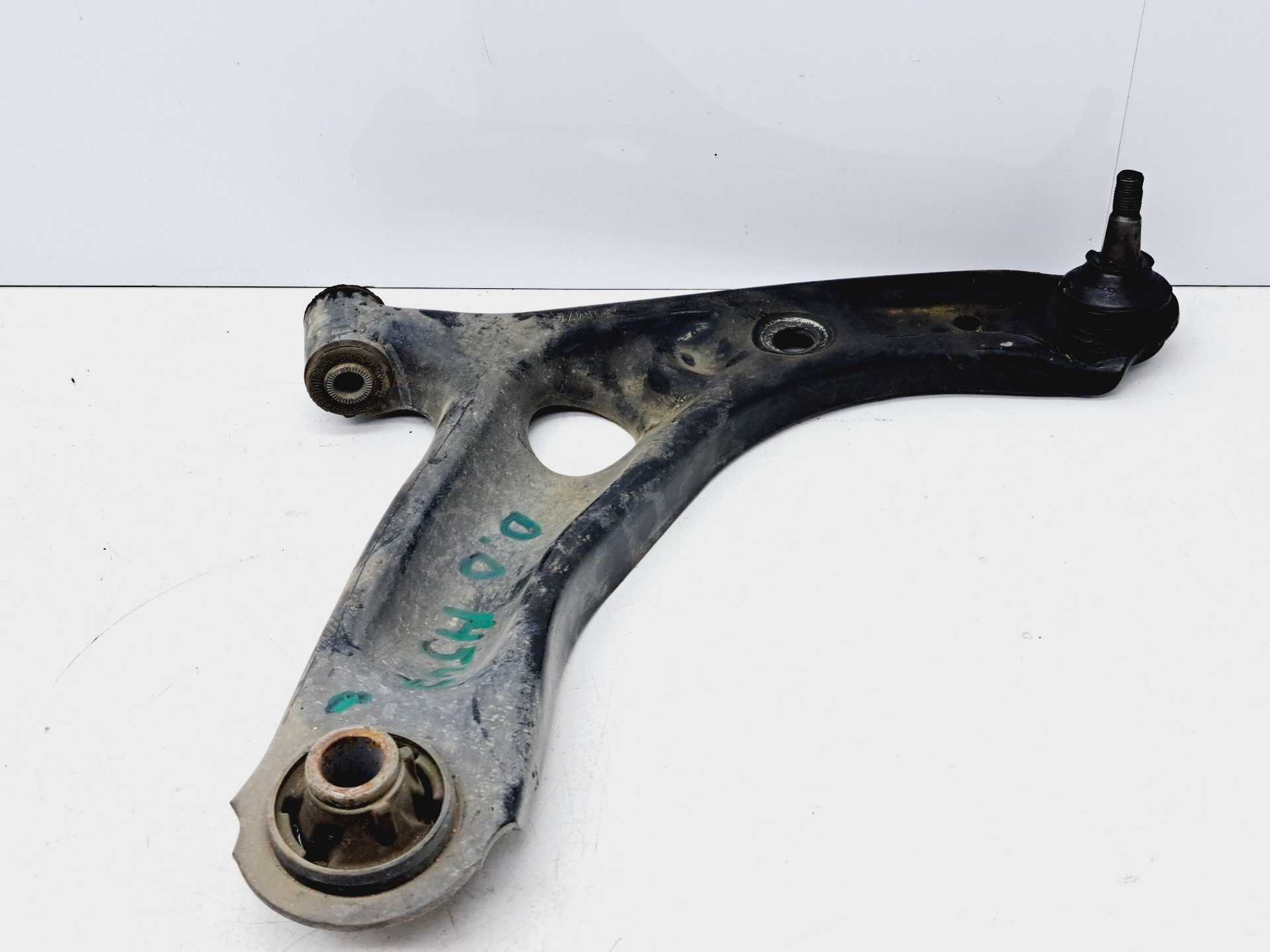 Recambio de brazo suspension inferior delantero derecho para toyota aygo (kgb/wnb) básico referencia OEM IAM   