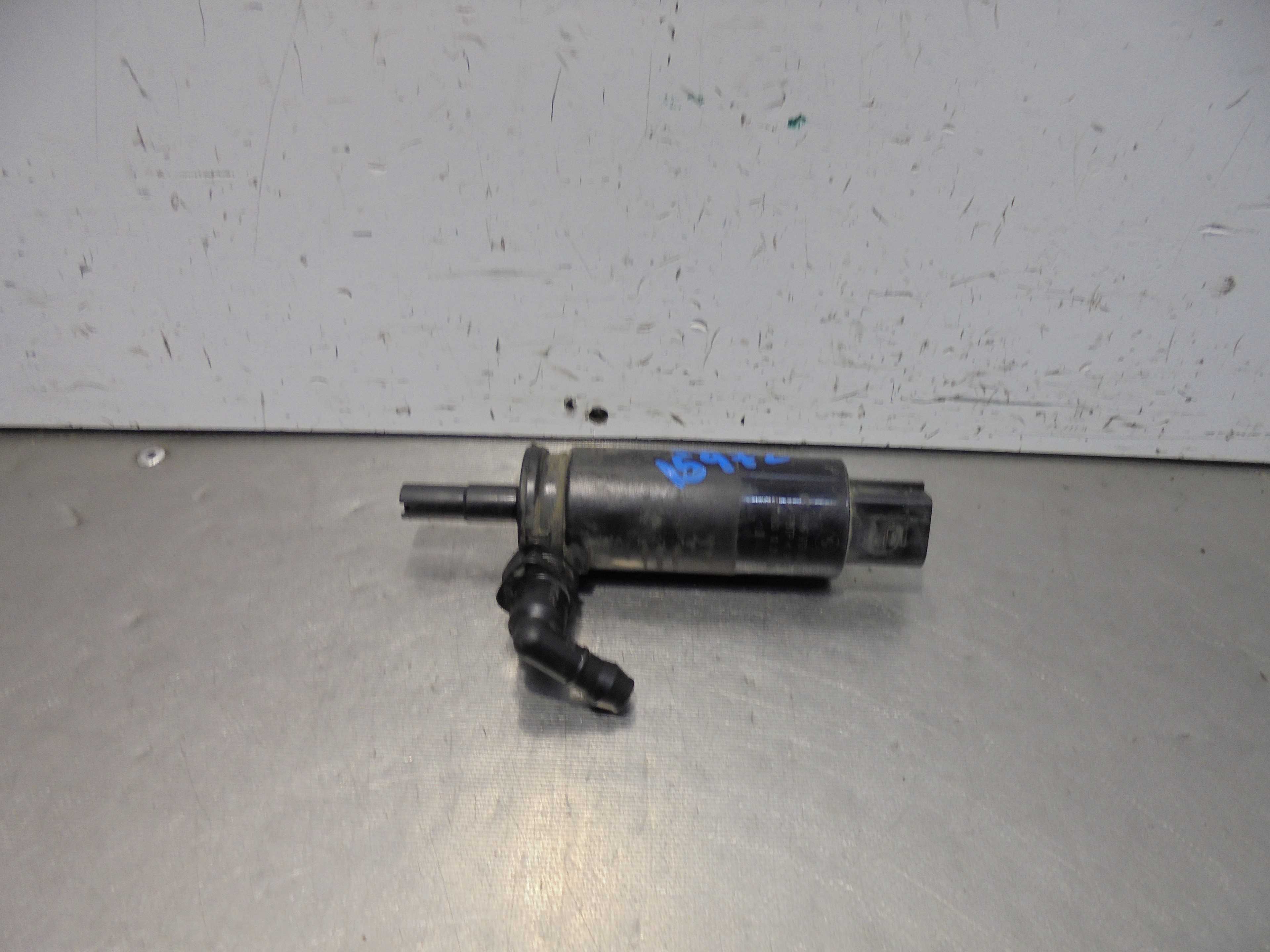 Recambio de bomba lavafaros para bmw serie 5 berlina (e60) 525d referencia OEM IAM 67126973  
