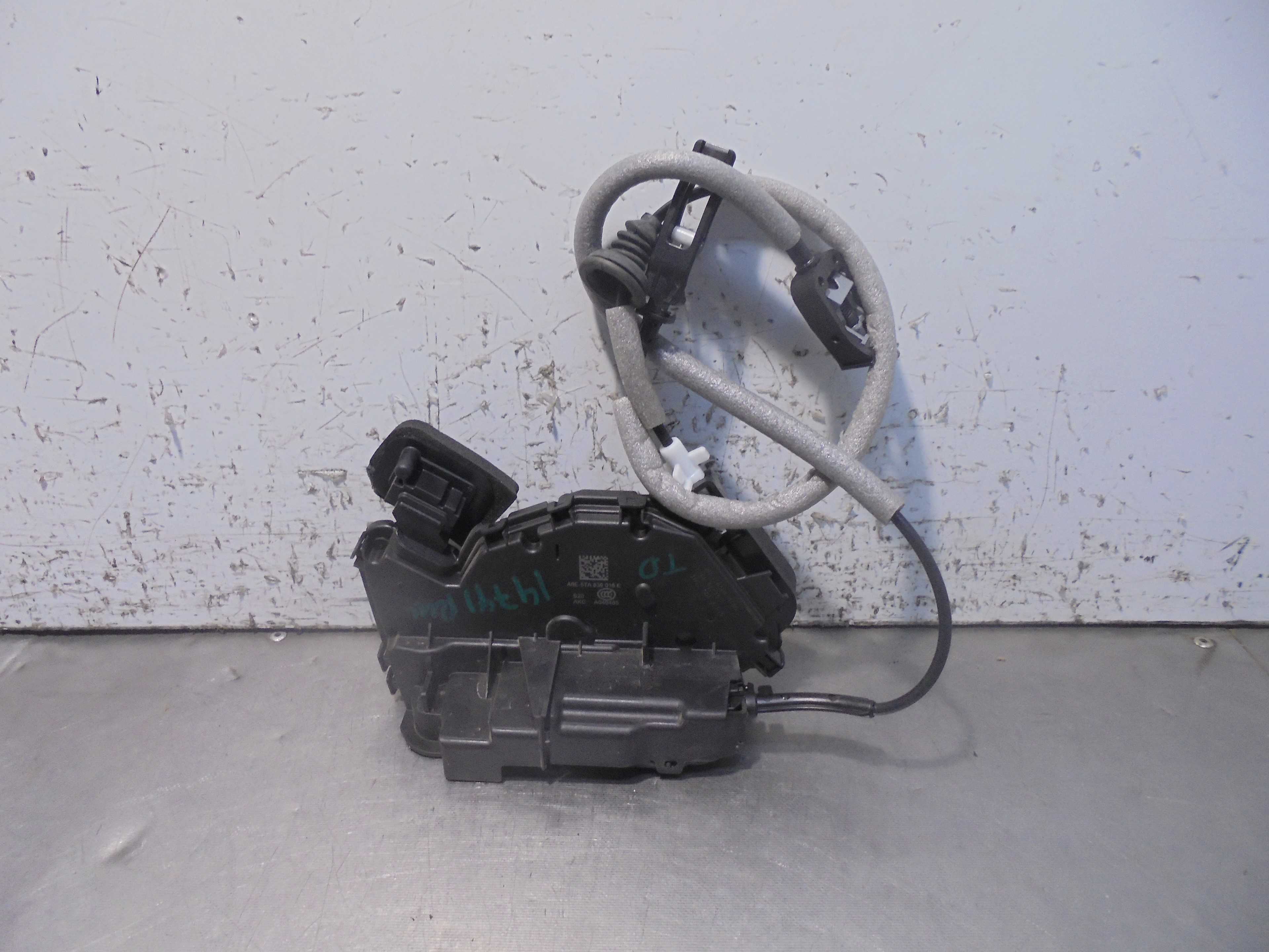 Recambio de cerradura puerta trasera derecha para volkswagen t-cross advance referencia OEM IAM A6E5TA839016E ELÉCTRICA 5 PUERTA
