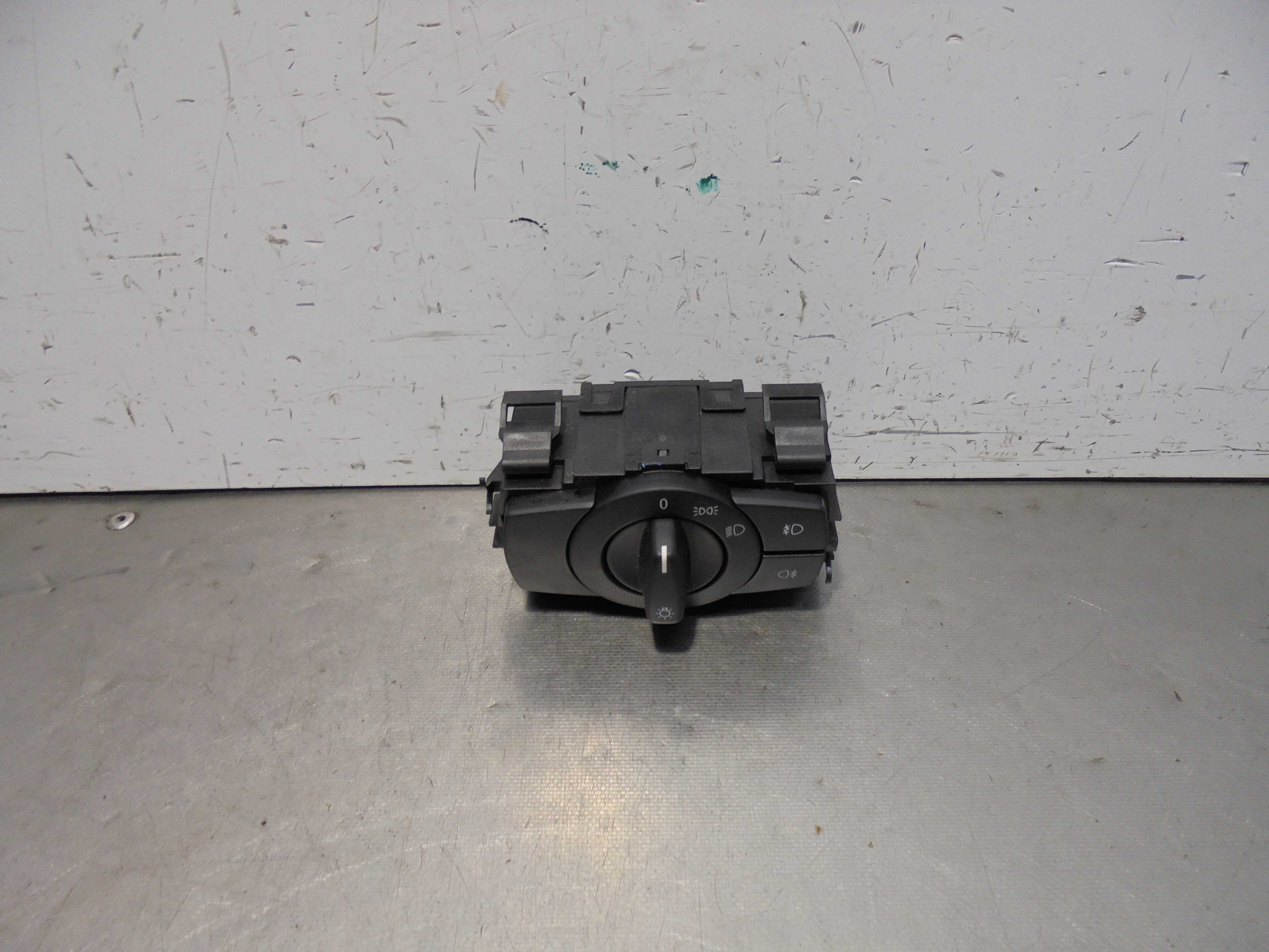 Recambio de mando luces para bmw serie 1 berlina (e81/e87) 2.0 16v referencia OEM IAM 6932798 MOPAR 