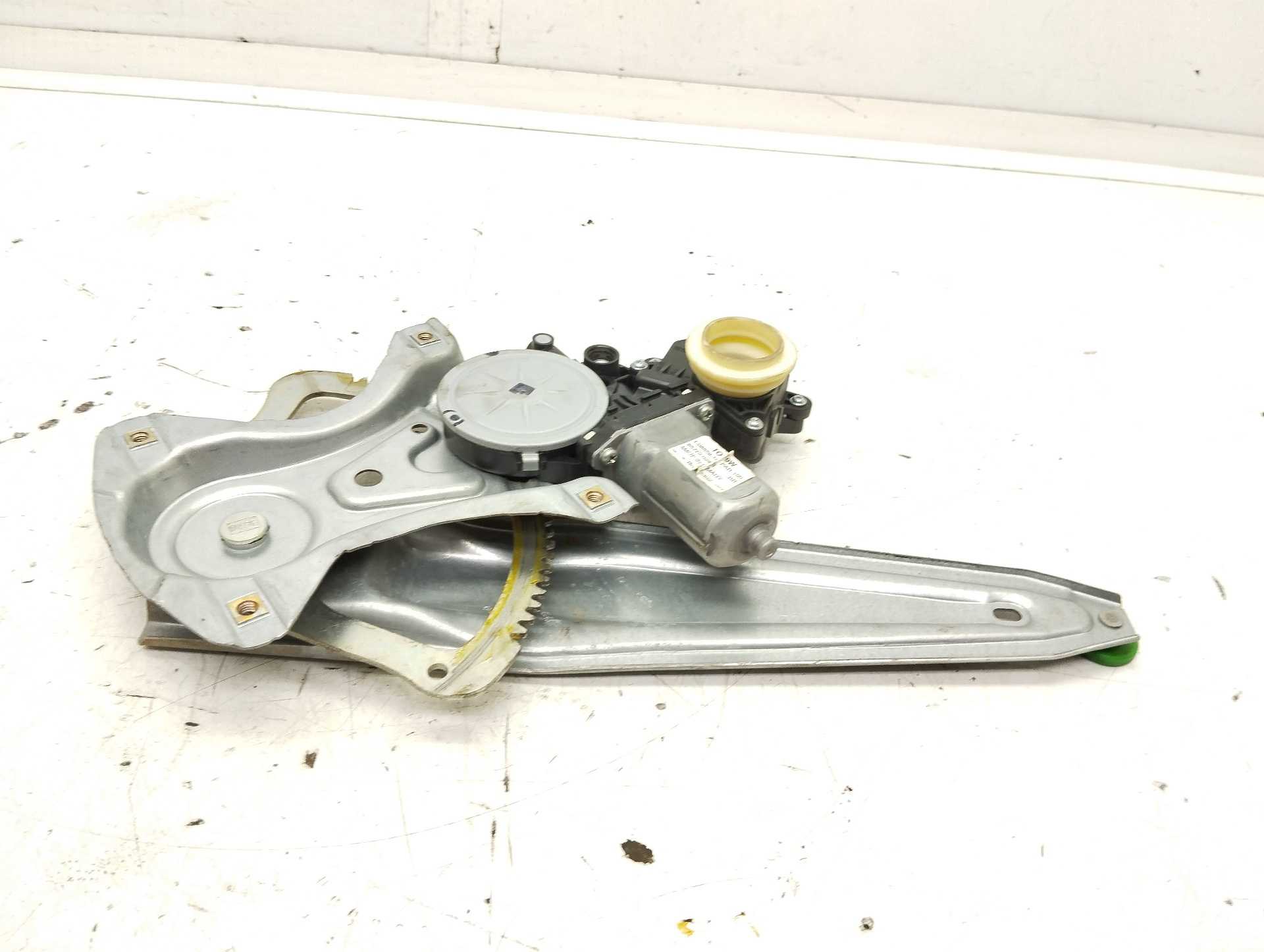 Recambio de elevalunas trasero izquierdo para toyota auris hybrid active referencia OEM IAM 8571002450 BROSE C08559103