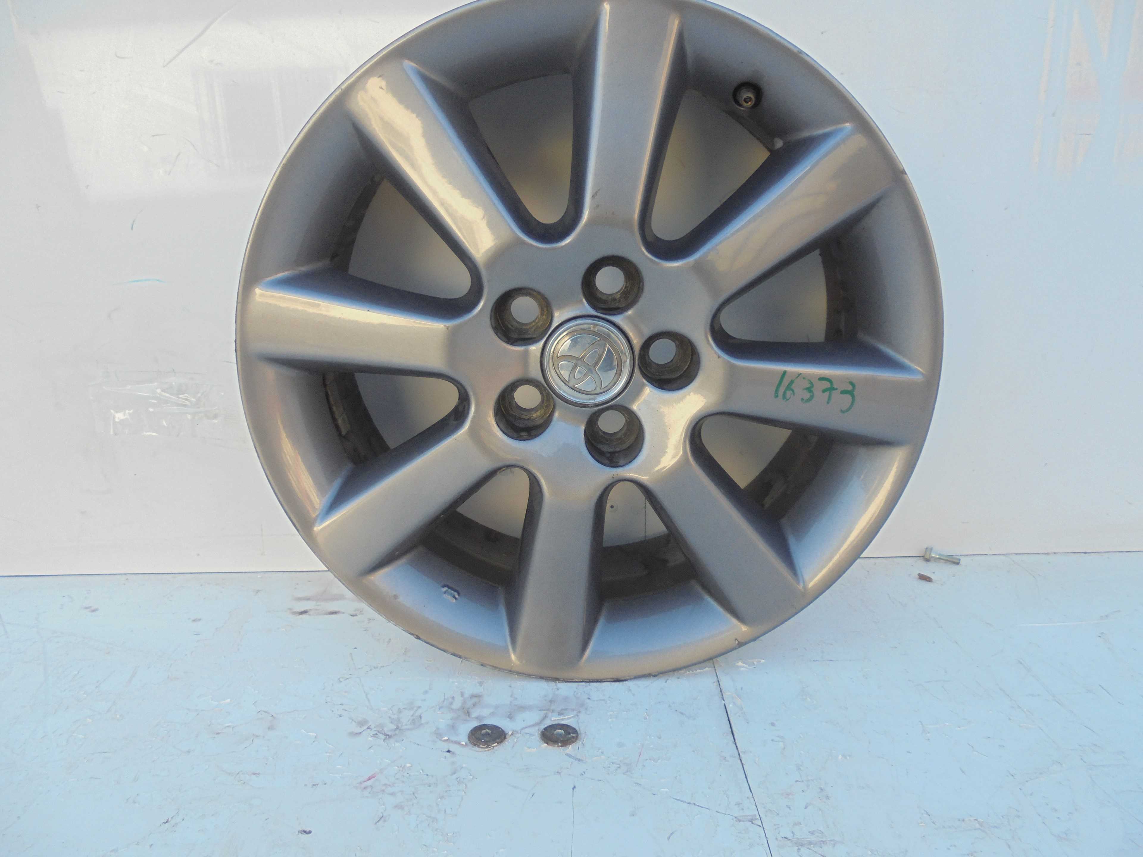 Recambio de llanta para toyota avensis wagon (t25) 2.0 d-4d executive referencia OEM IAM   