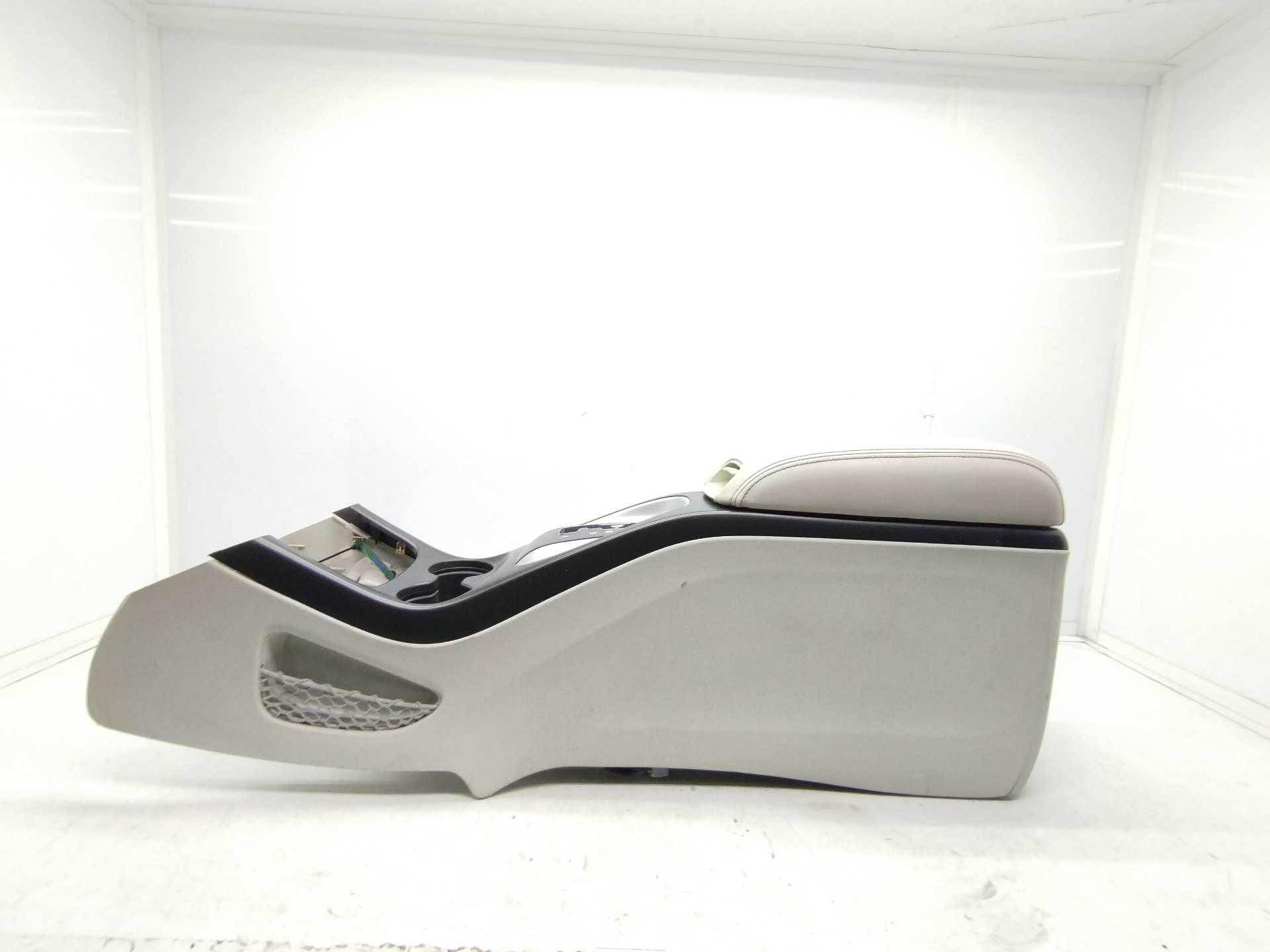 Recambio de apoyabrazos central para fiat freemont (345) urban referencia OEM IAM 1TH471XHAH  