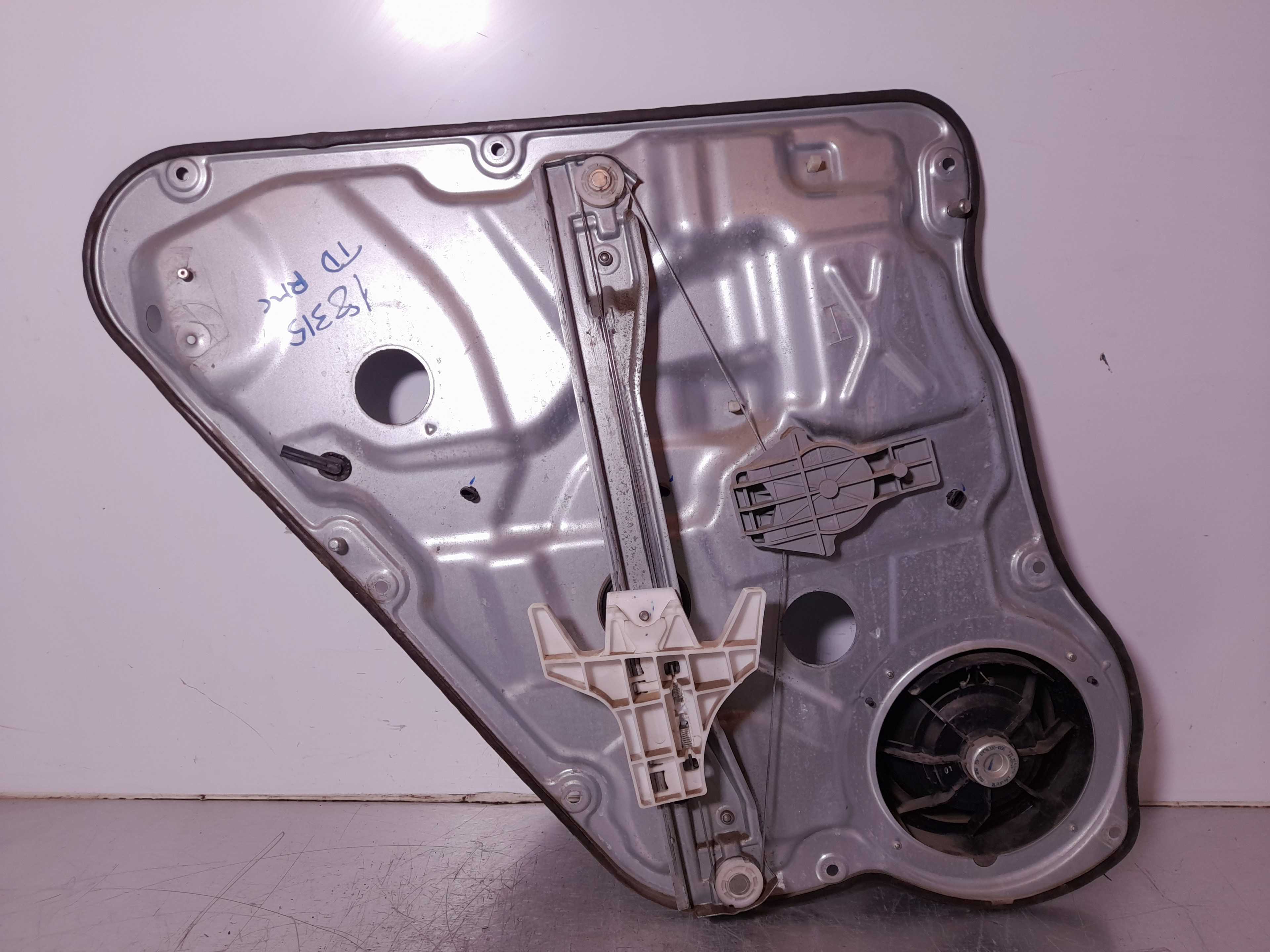 Recambio de elevalunas trasero derecho para kia cee´d active referencia OEM IAM 834801H020  