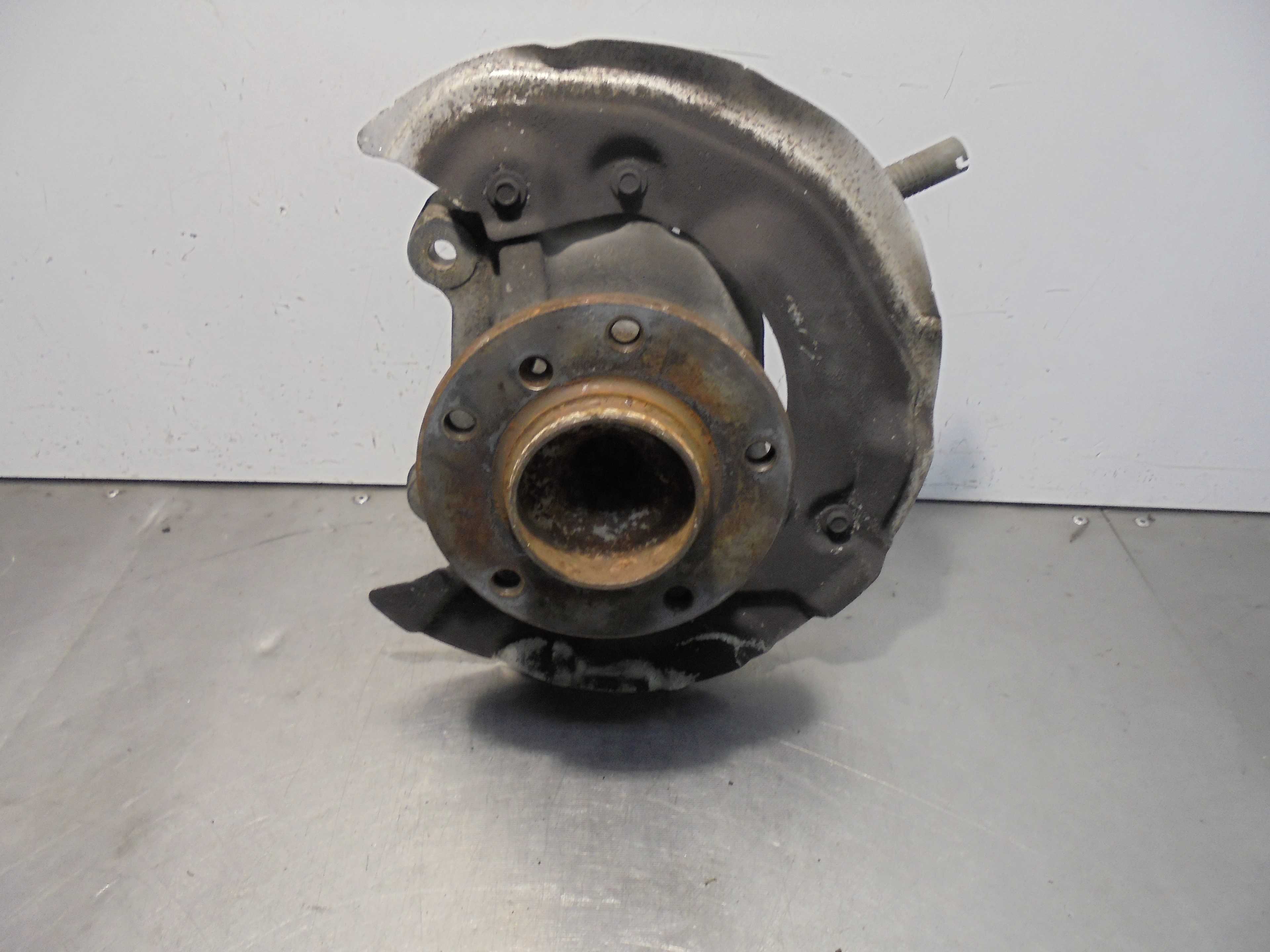 Recambio de mangueta delantera derecha para bmw serie 1 berlina (e81/e87) 2.0 16v referencia OEM IAM 3121676444403  