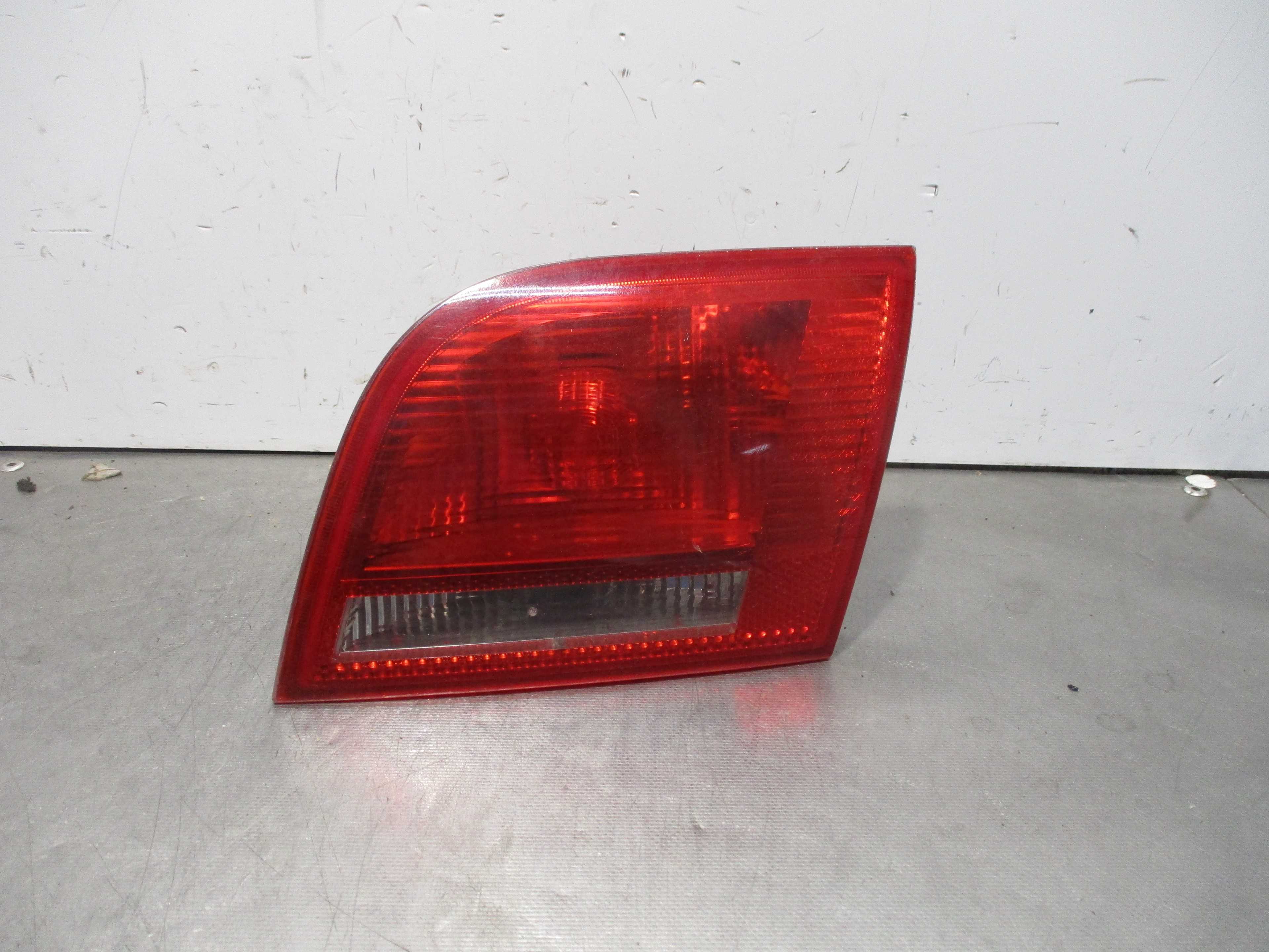Recambio de piloto porton trasero derecho para audi a3 (8p) 2.0 tdi referencia OEM IAM 8P4945094B  