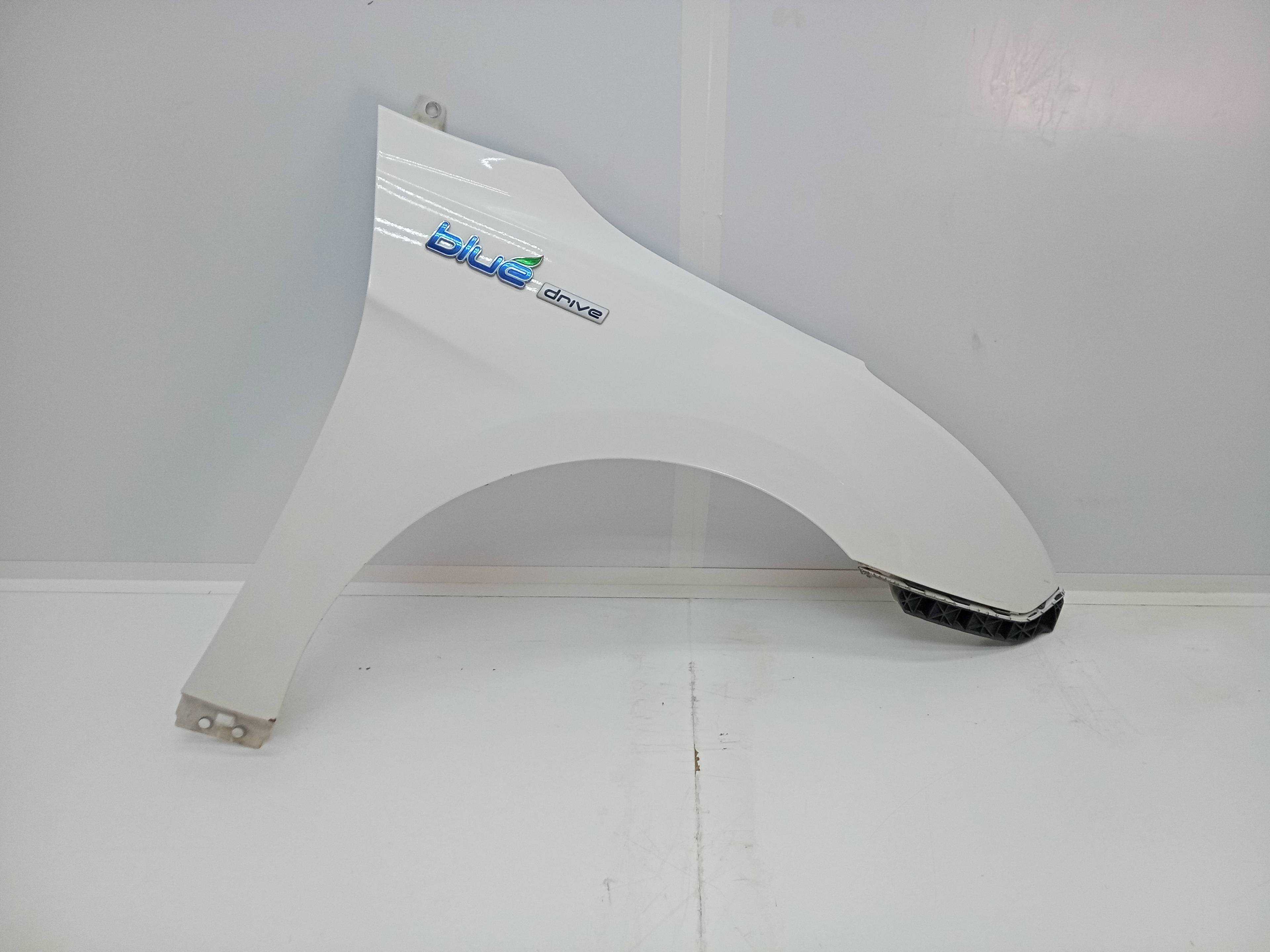 Recambio de aleta delantera derecha para hyundai i40 cw klass blue referencia OEM IAM   