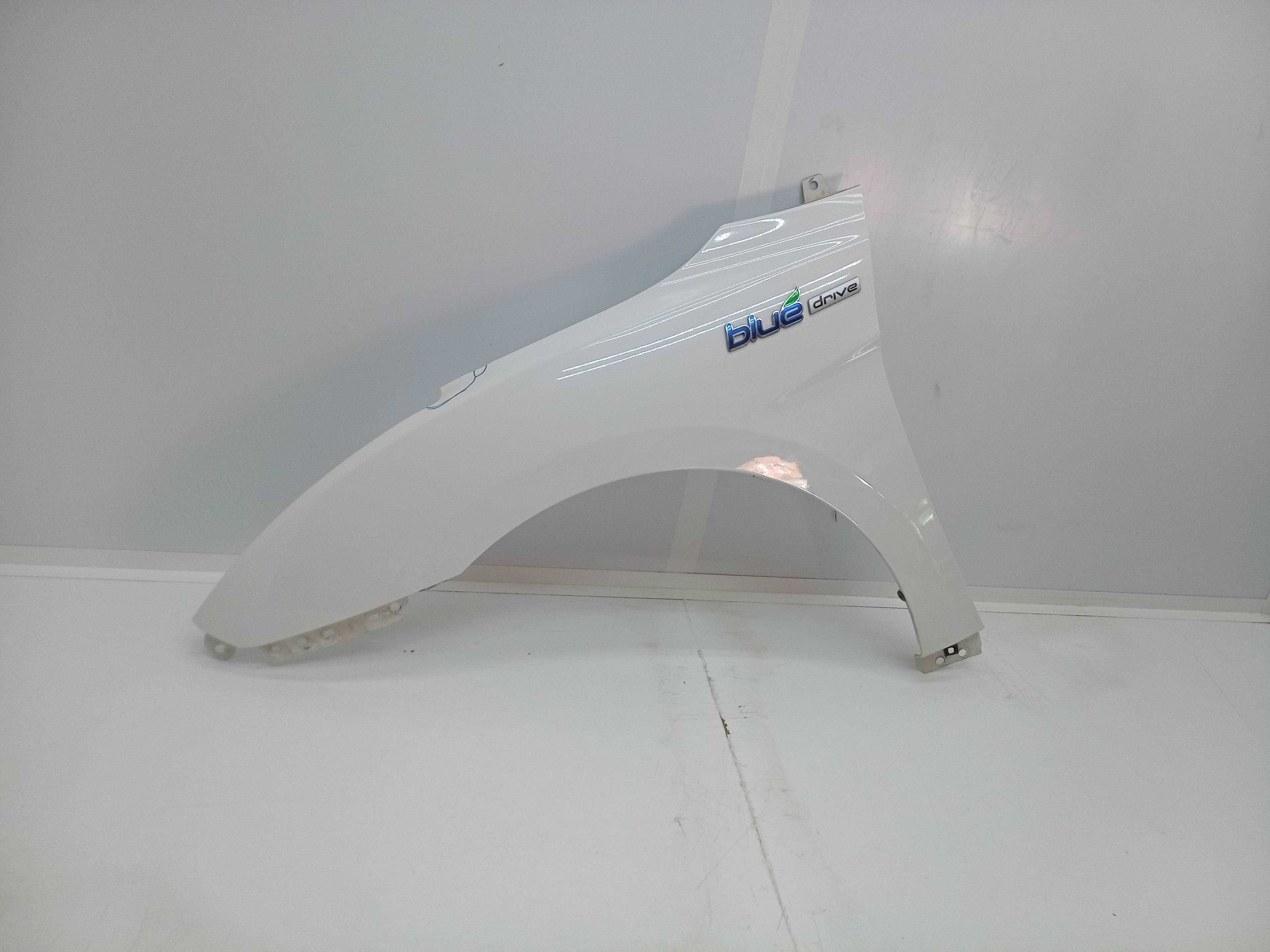 Recambio de aleta delantera izquierda para hyundai i40 cw klass blue referencia OEM IAM   