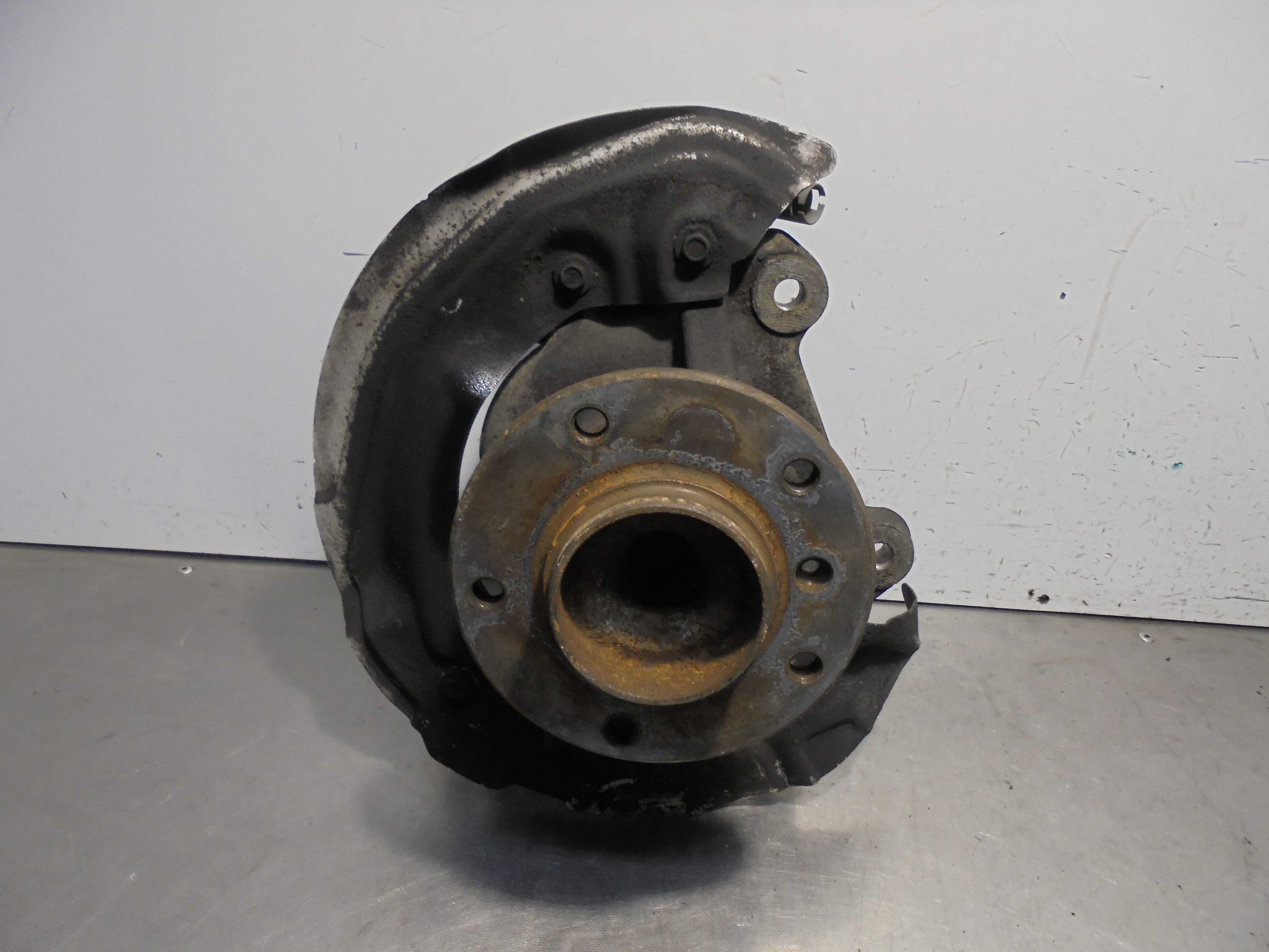 Recambio de mangueta delantera izquierda para bmw serie 1 berlina (e81/e87) 2.0 16v referencia OEM IAM 3121676444303  