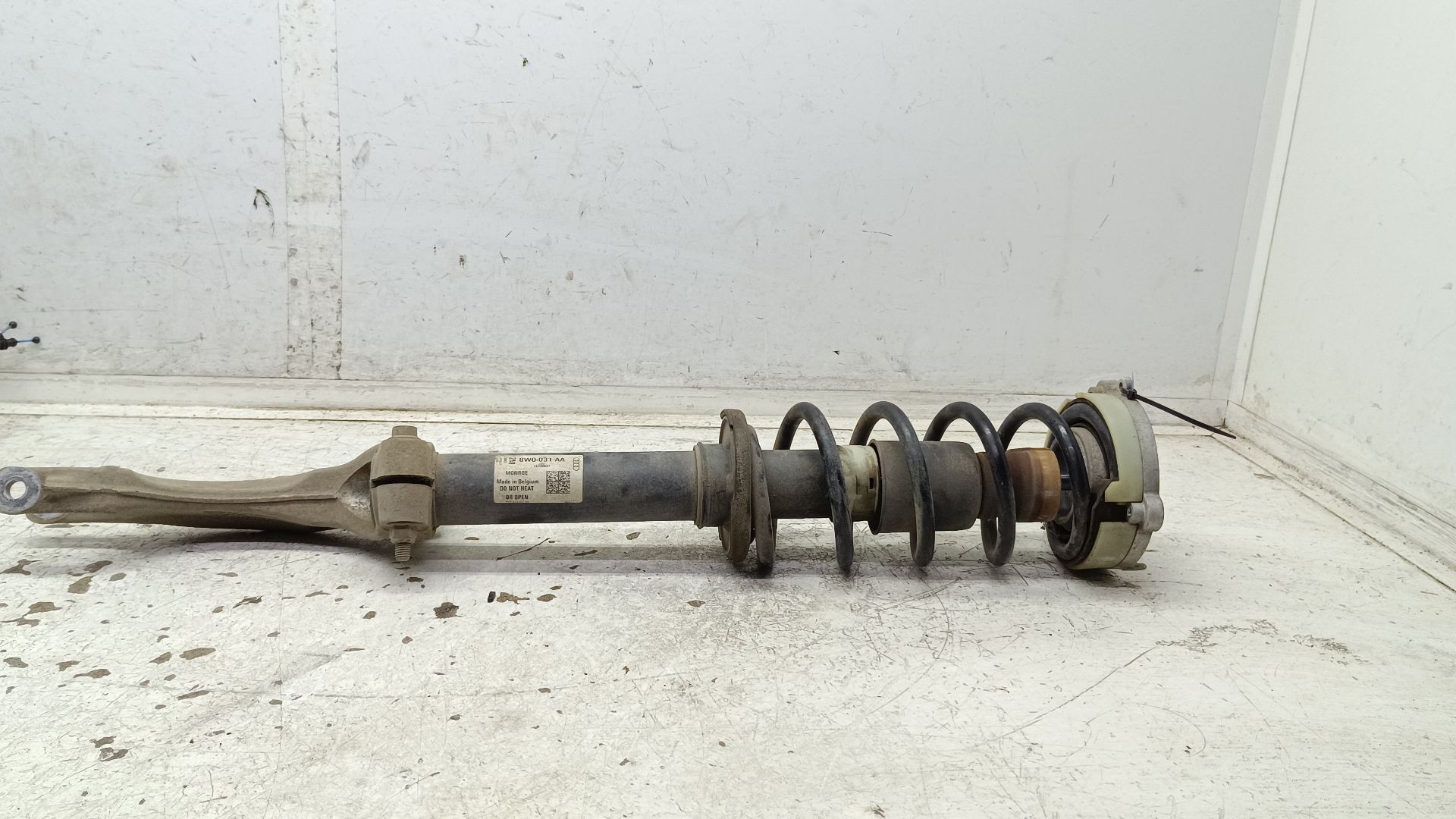 Recambio de amortiguador delantero izquierdo para audi a4 berlina (8w2) básico referencia OEM IAM 8W0031AA  
