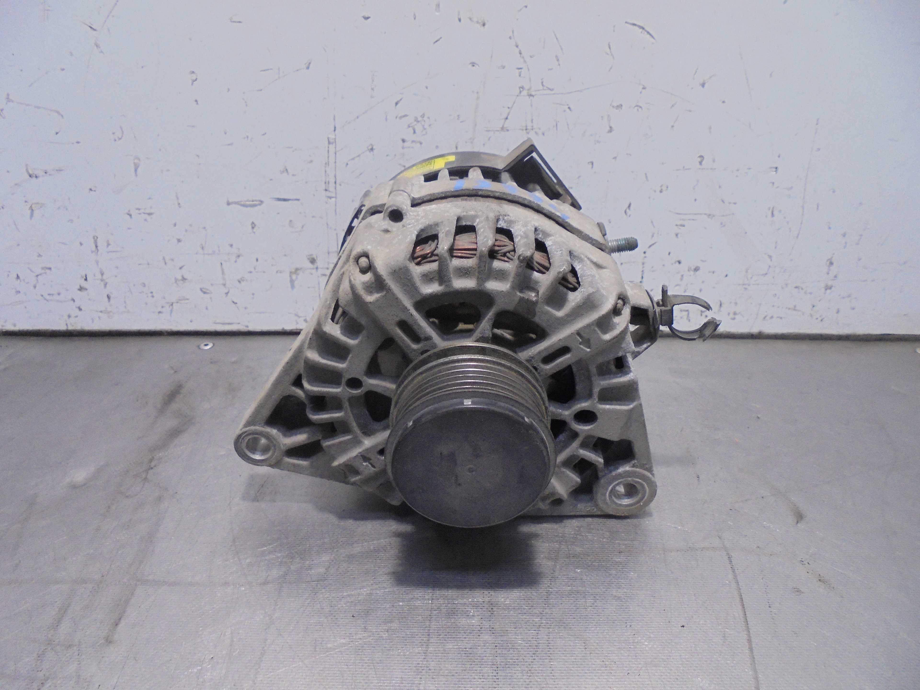 Recambio de alternador para hyundai i40 cw klass blue referencia OEM IAM 373002A800 VALEO 