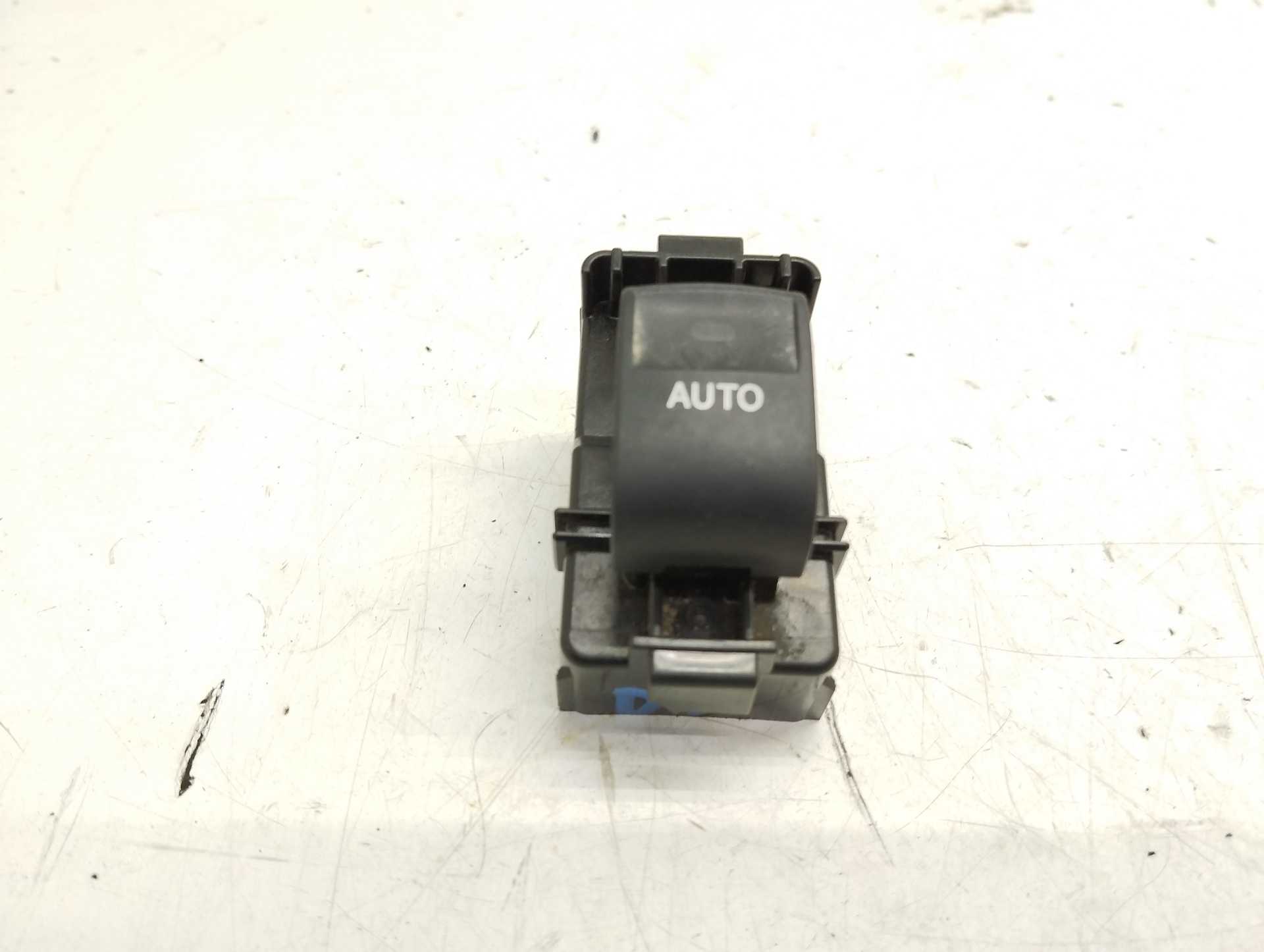 Recambio de mando elevalunas delantero derecho para toyota auris hybrid active referencia OEM IAM 192801  
