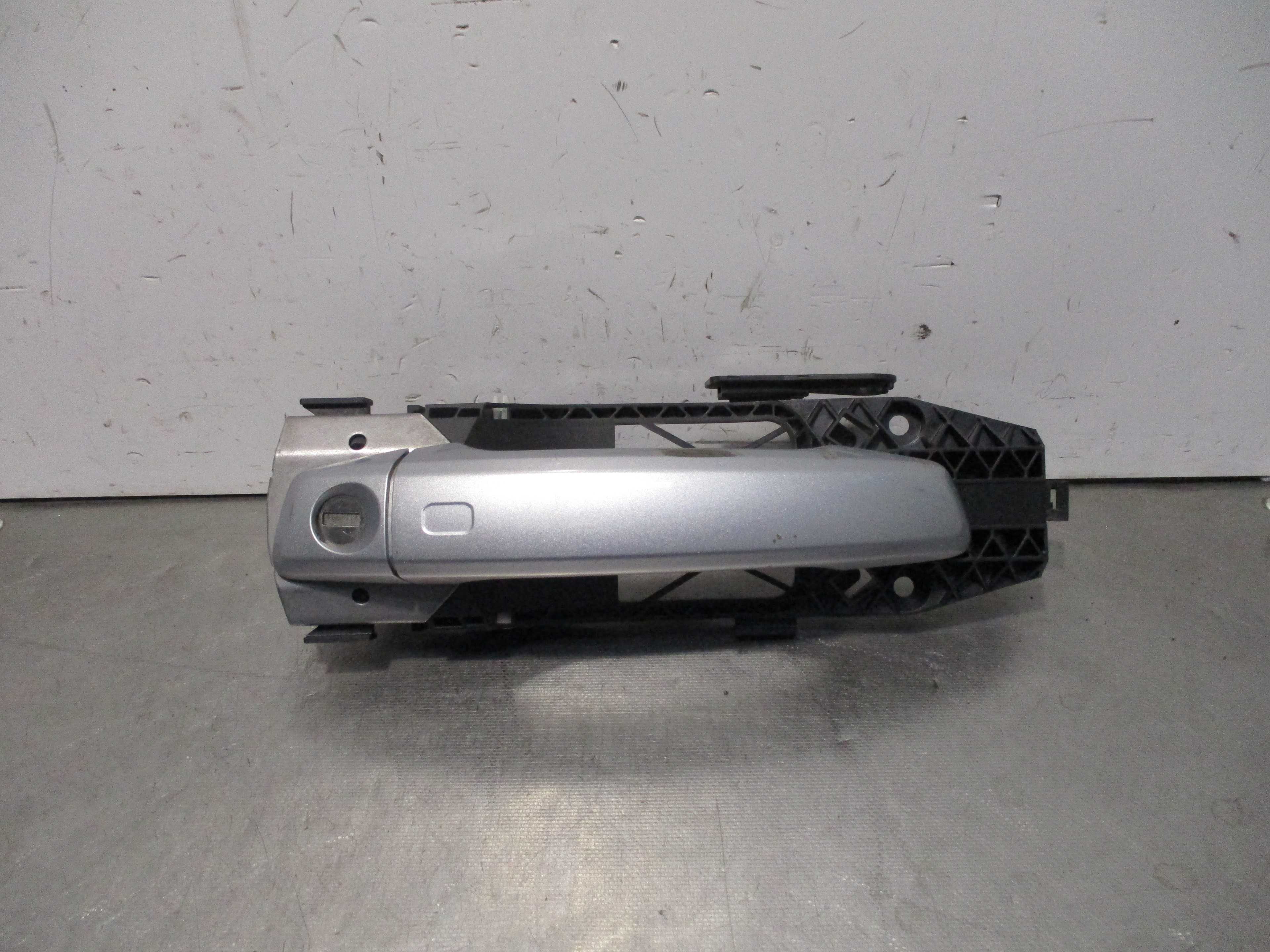 Recambio de maneta exterior delantera izquierda para audi a3 sedán (8vm) 30 tdi básico referencia OEM IAM 8V0837885  